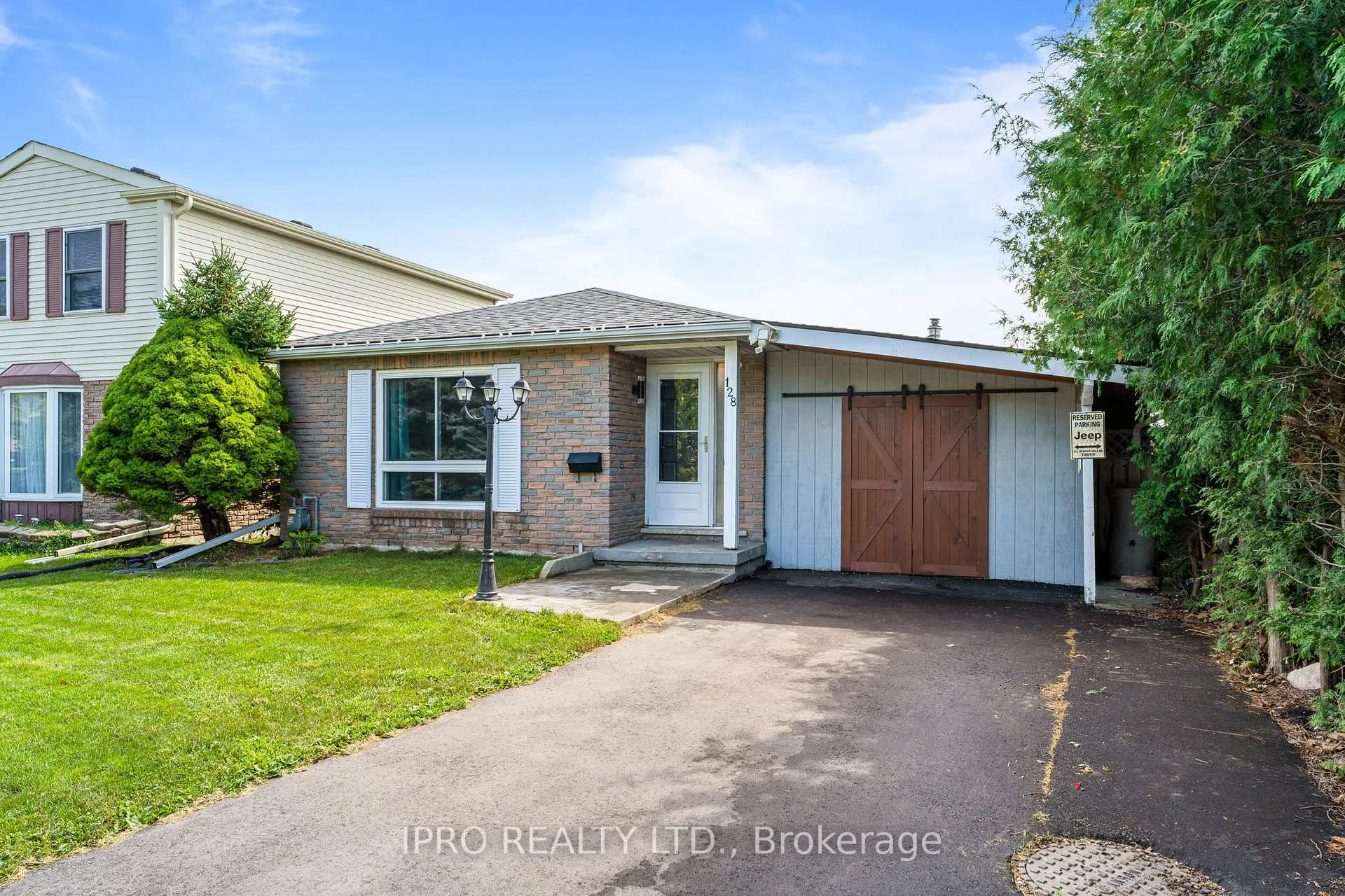 Photo 4 of 128 Homestead Place, Kitchener, Forest Heights — HOMEH