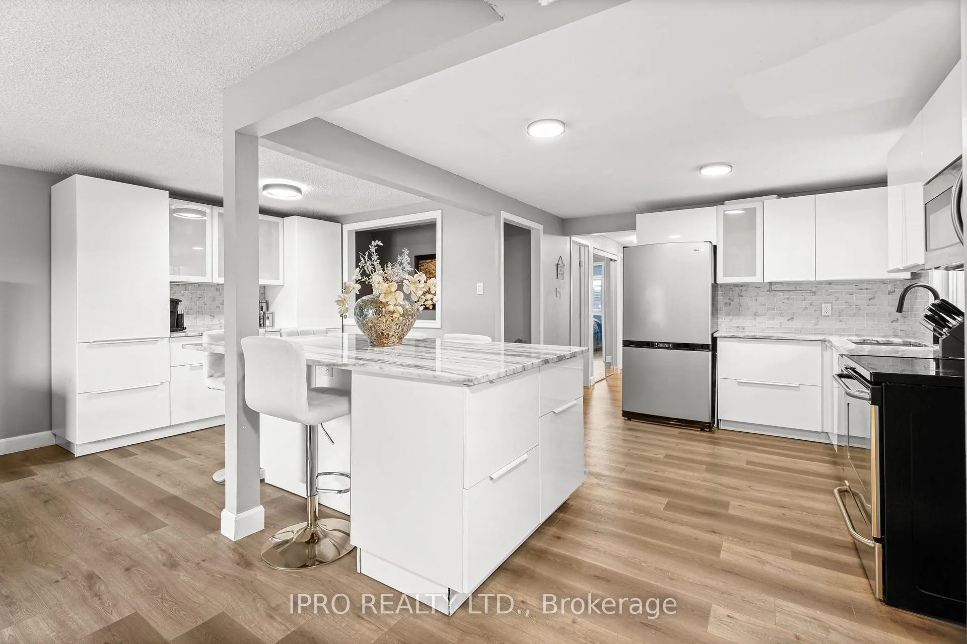 Photo 7 of 128 Homestead Place, Kitchener, Forest Heights — HOMEH
