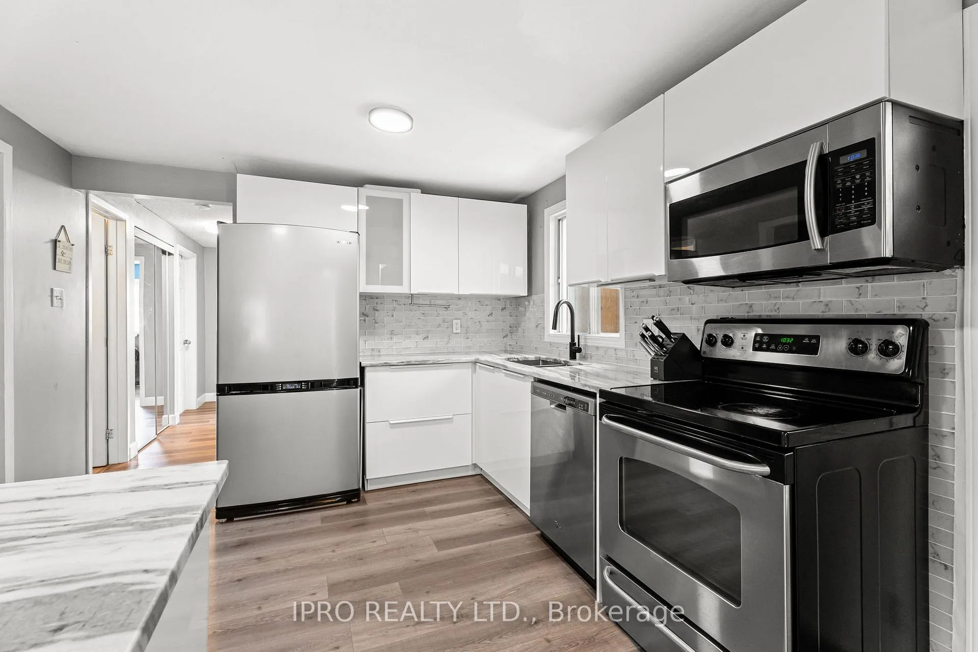 Photo 10 of 128 Homestead Place, Kitchener, Forest Heights — HOMEH