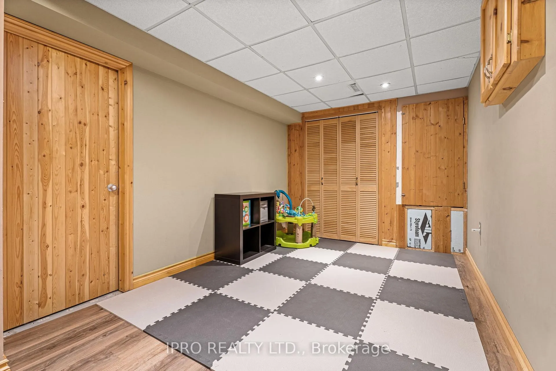 Photo 22 of 128 Homestead Place, Kitchener, Forest Heights — HOMEH