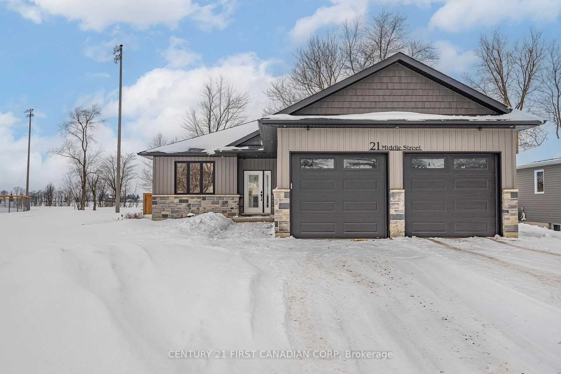 Photo 2 of 21 Middle Street, South Huron, Stephen — HOMEH