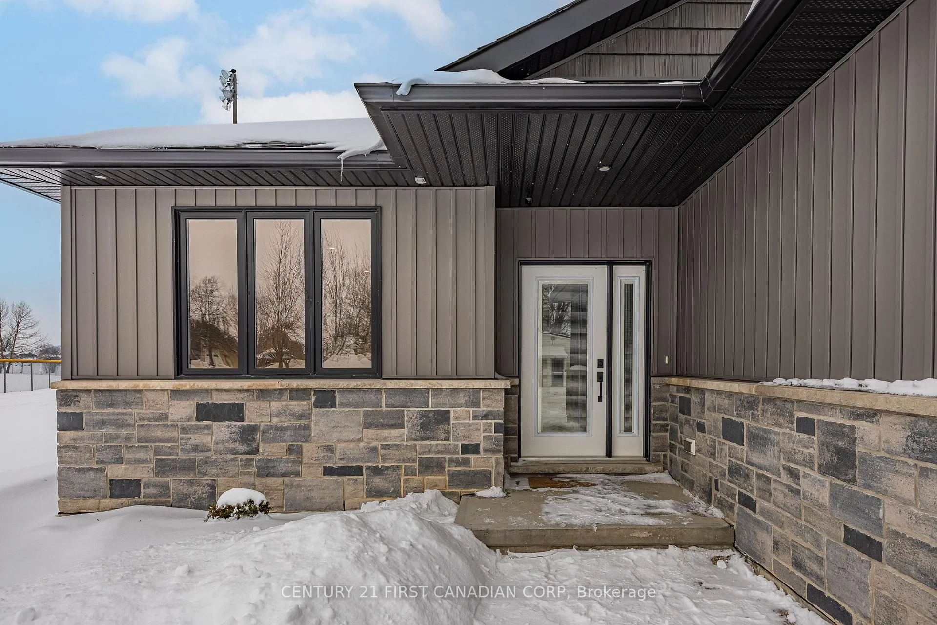 Photo 4 of 21 Middle Street, South Huron, Stephen — HOMEH