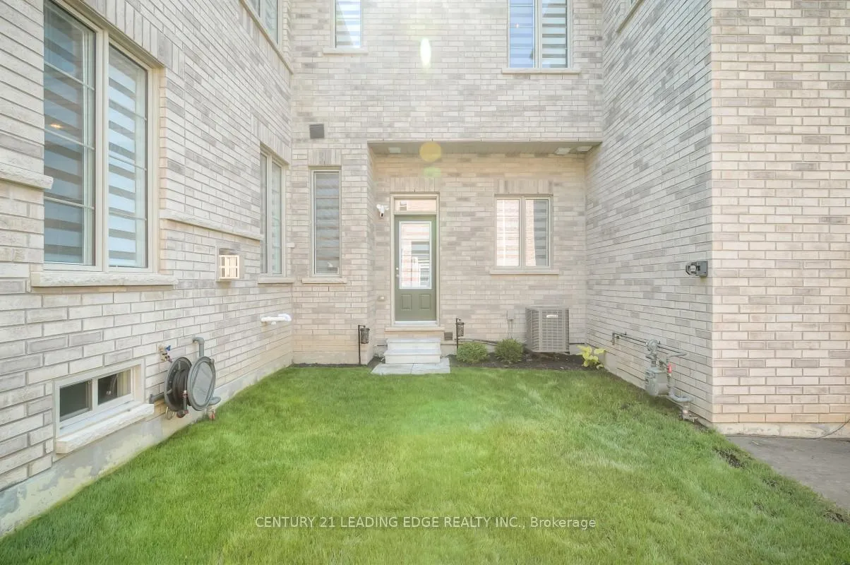 Photo 27 of 16 Clutterbuck Lane, Ajax, Northwest Ajax — HOMEH