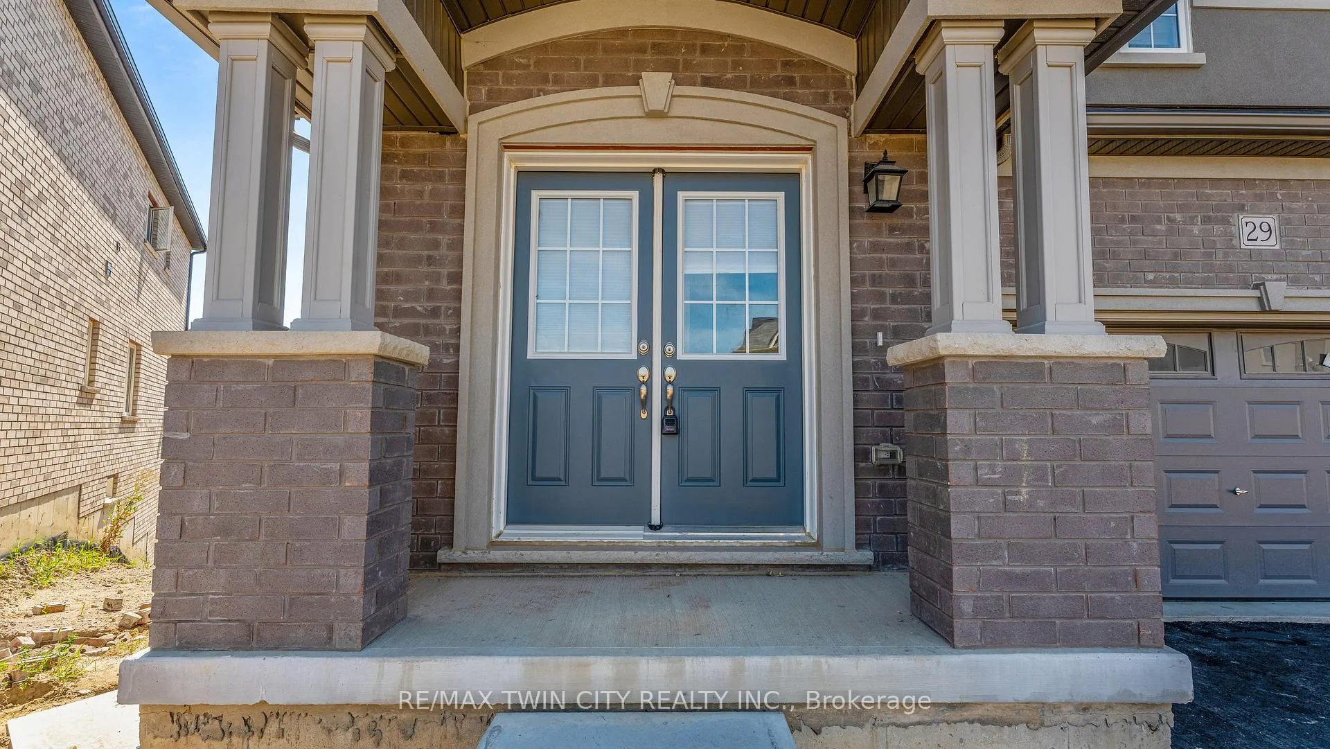 Photo 3 of 29 Stokes Road, Brant, Paris — HOMEH