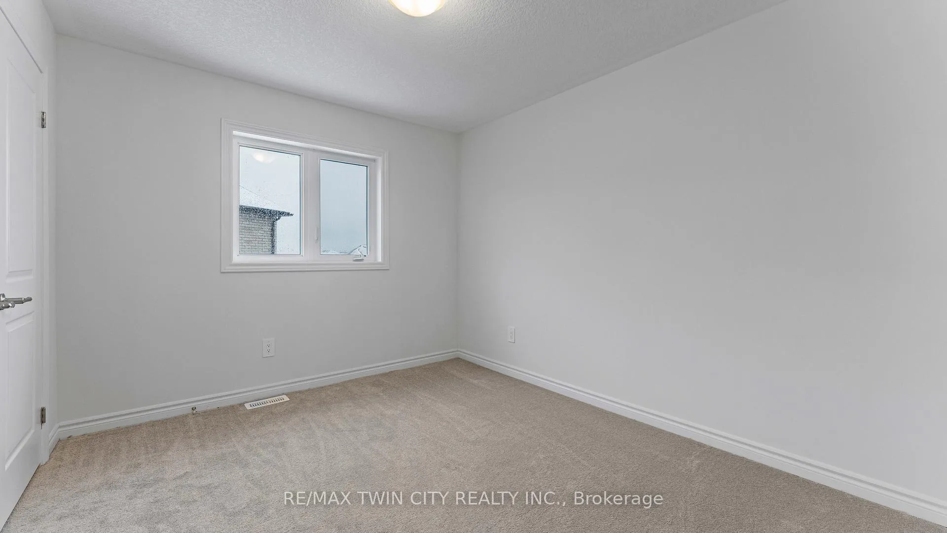 Photo 18 of 29 Stokes Road, Brant, Paris — HOMEH