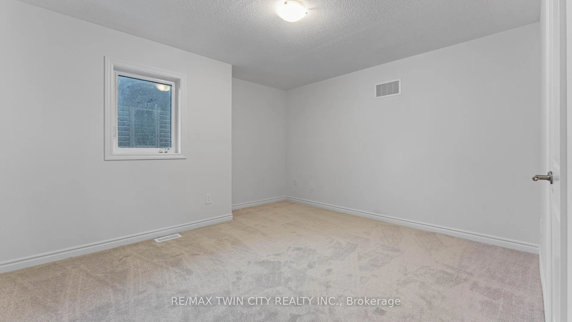 Photo 20 of 29 Stokes Road, Brant, Paris — HOMEH