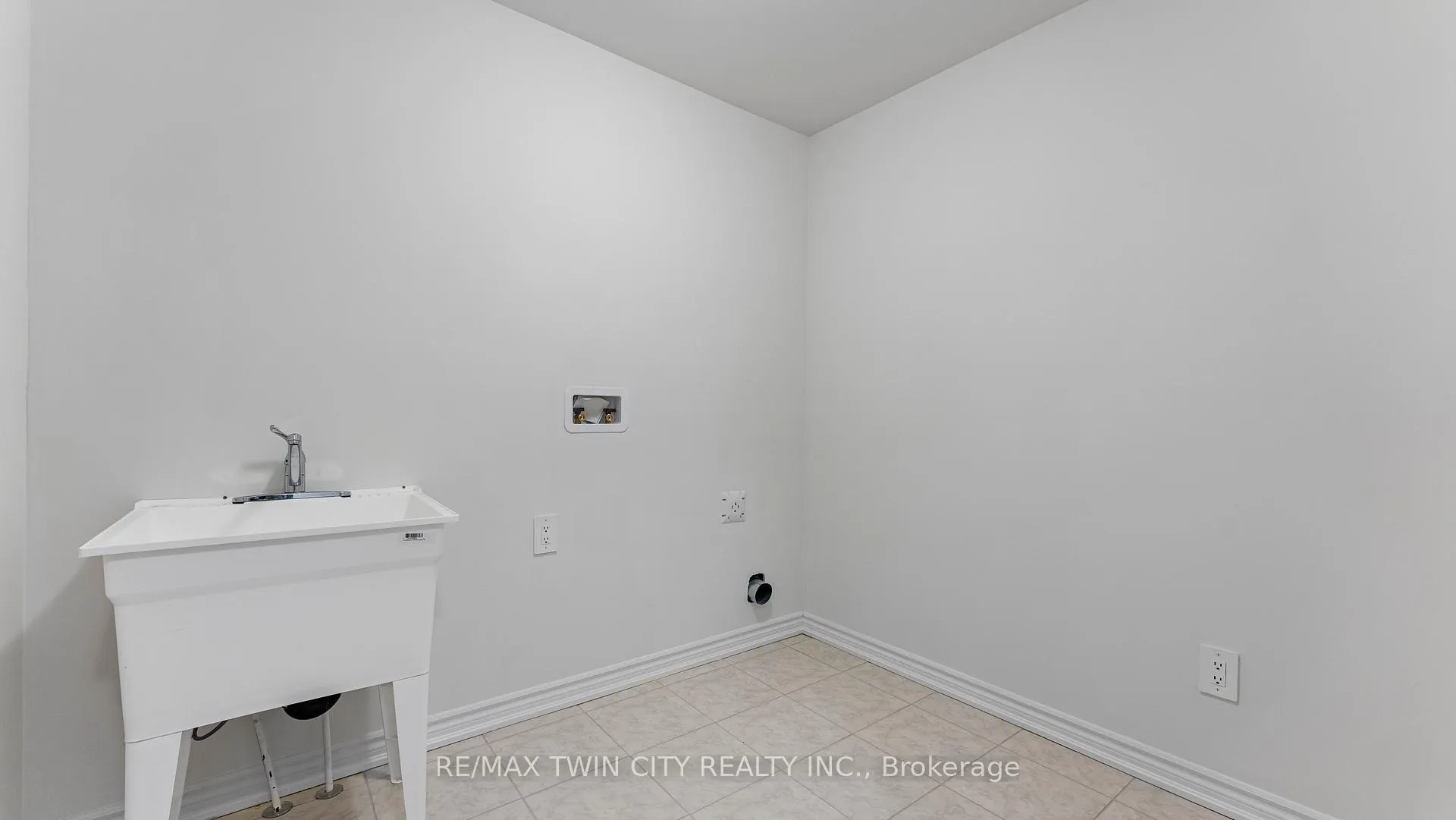 Photo 21 of 29 Stokes Road, Brant, Paris — HOMEH