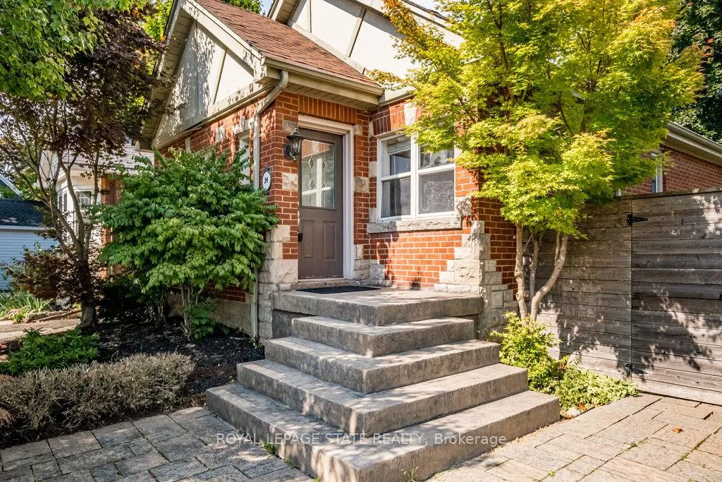 Photo 2 of 34 Norwood Road, Hamilton, Westdale — HOMEH