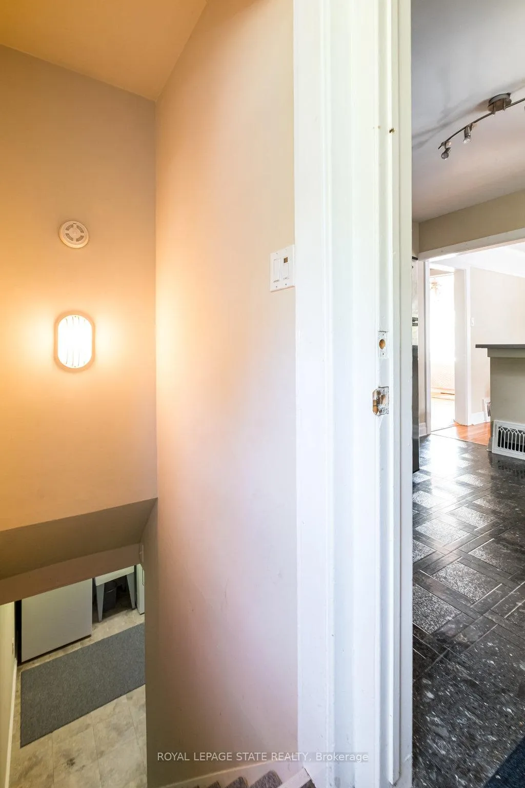 Photo 19 of 34 Norwood Road, Hamilton, Westdale — HOMEH