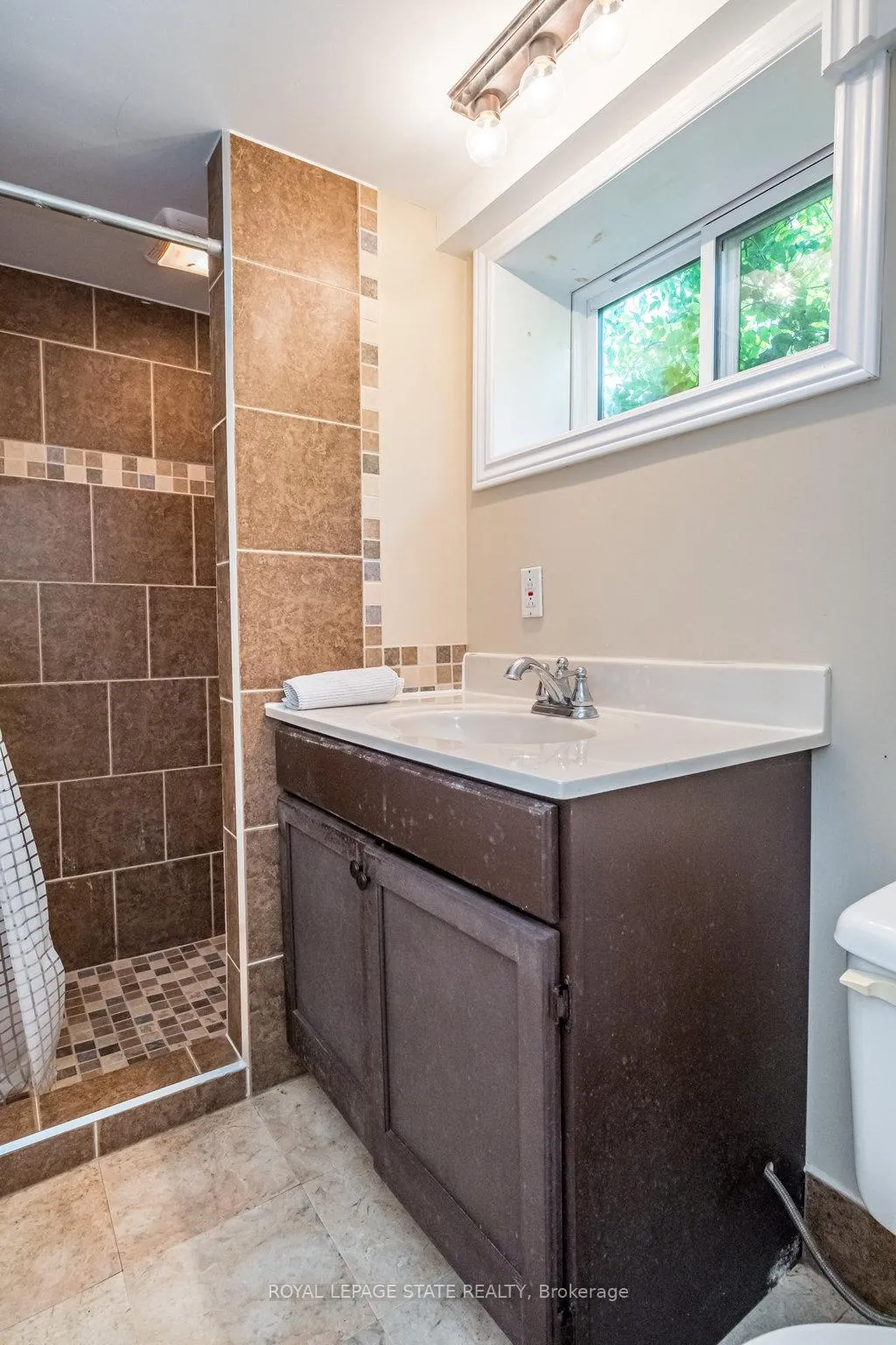 Photo 25 of 34 Norwood Road, Hamilton, Westdale — HOMEH