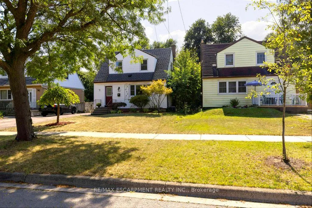Photo 2 of 52 Martha Street, Hamilton, McQuesten — HOMEH
