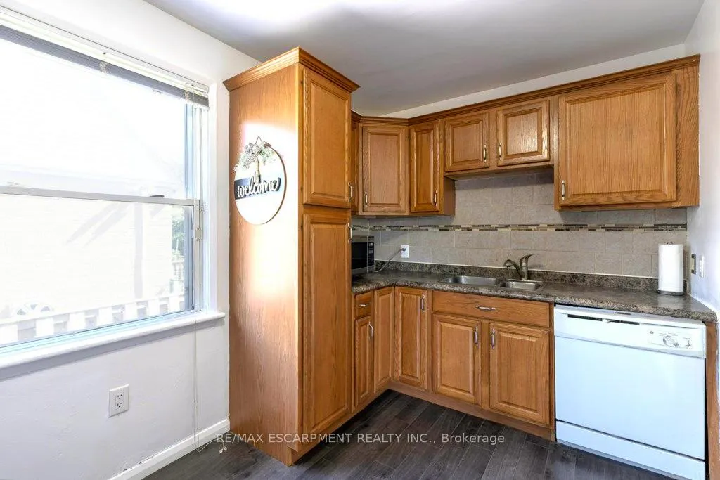 Photo 7 of 52 Martha Street, Hamilton, McQuesten — HOMEH