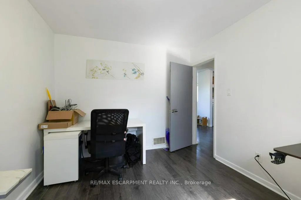 Photo 10 of 52 Martha Street, Hamilton, McQuesten — HOMEH