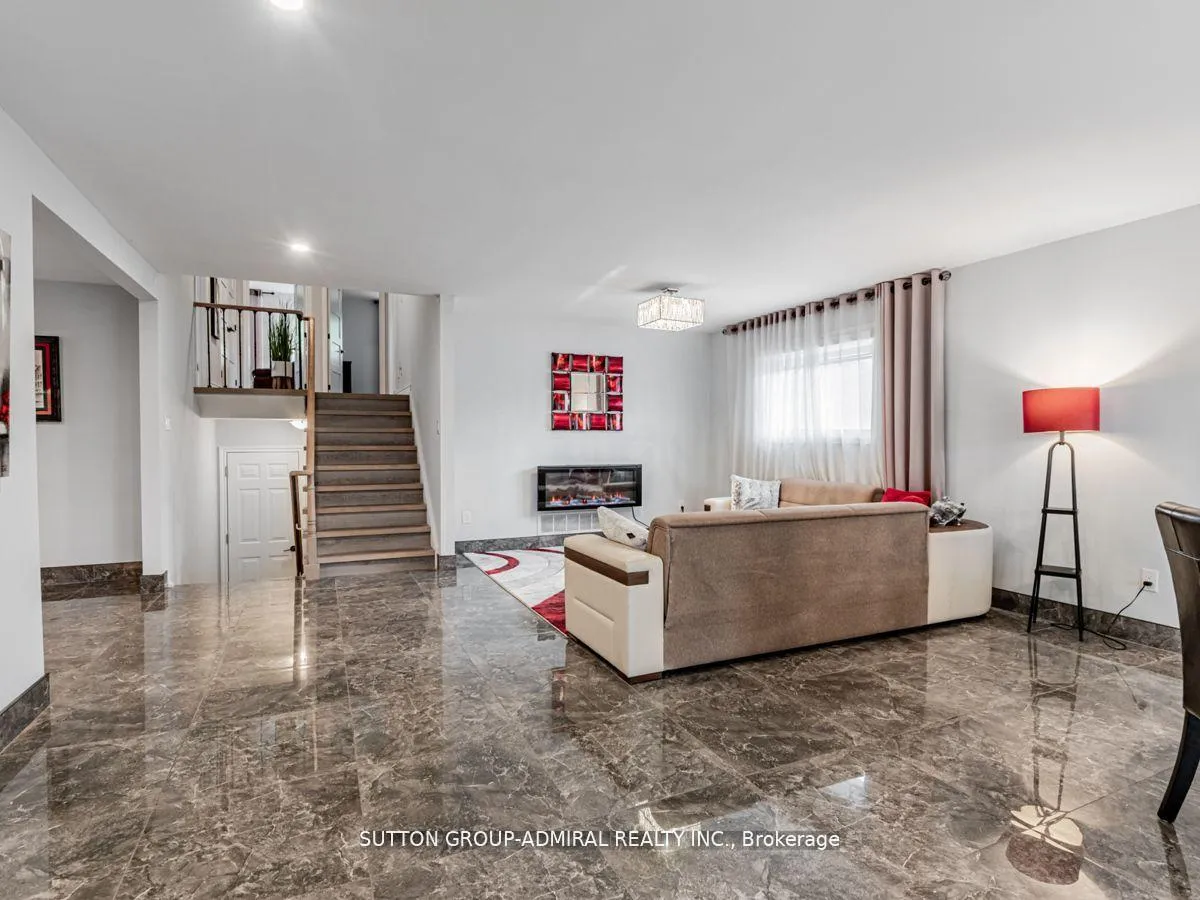 Photo 7 of 6 Cherry Hills Road, Vaughan, Glen Shields — HOMEH