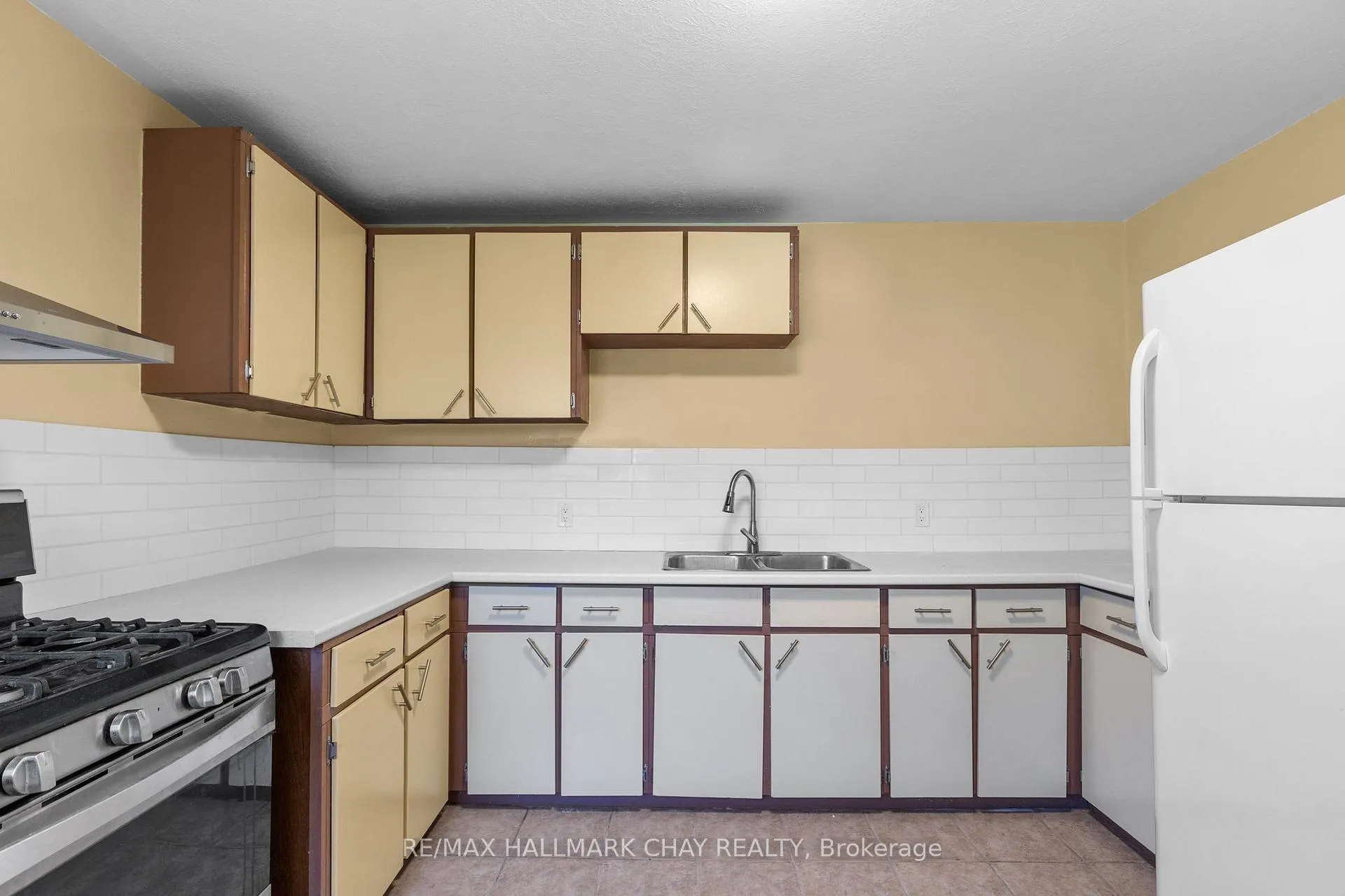 Photo 9 of 138 Peel Street, Barrie, Wellington — HOMEH