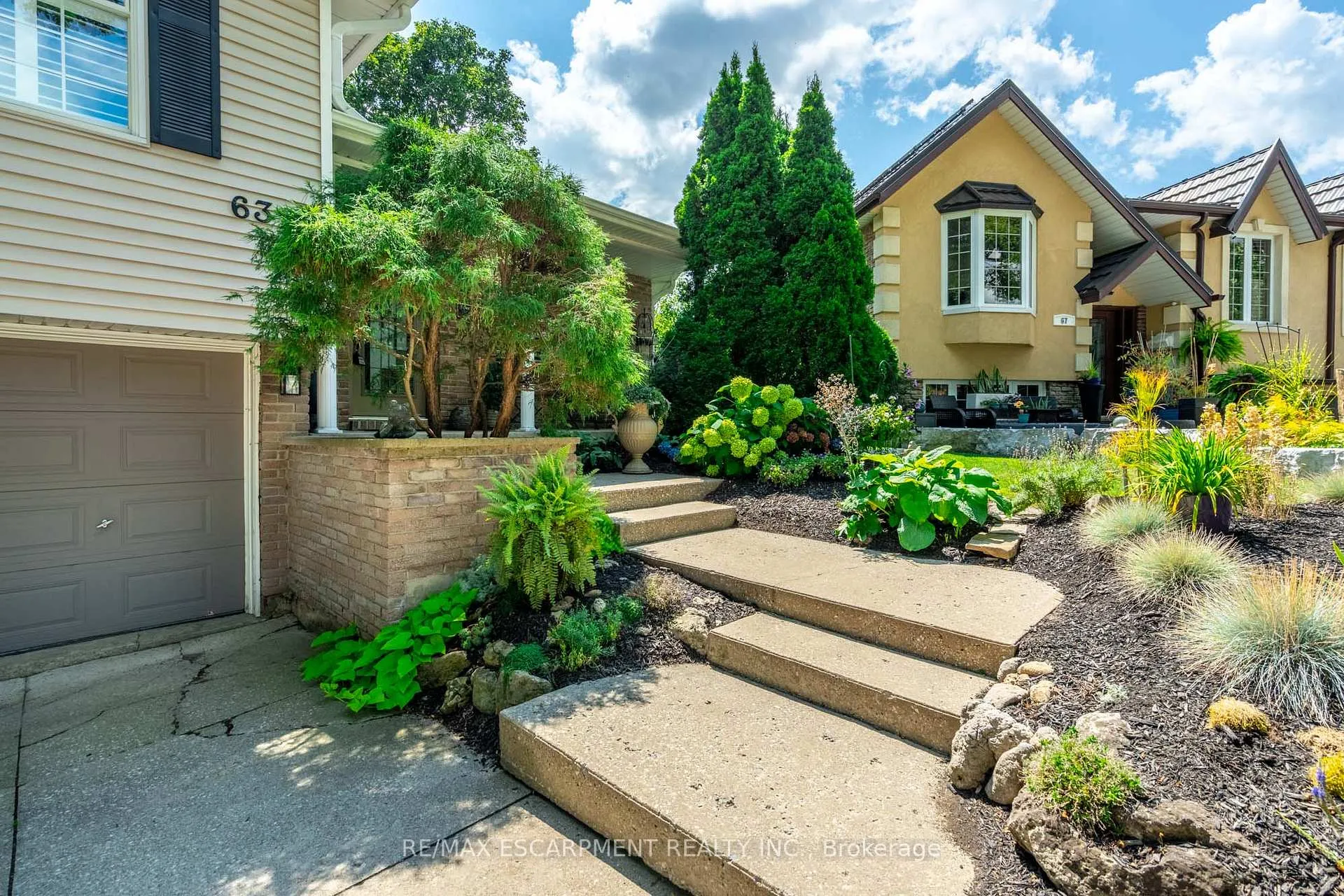 Photo 2 of 63 Forestgate Drive, Hamilton, Fessenden — HOMEH