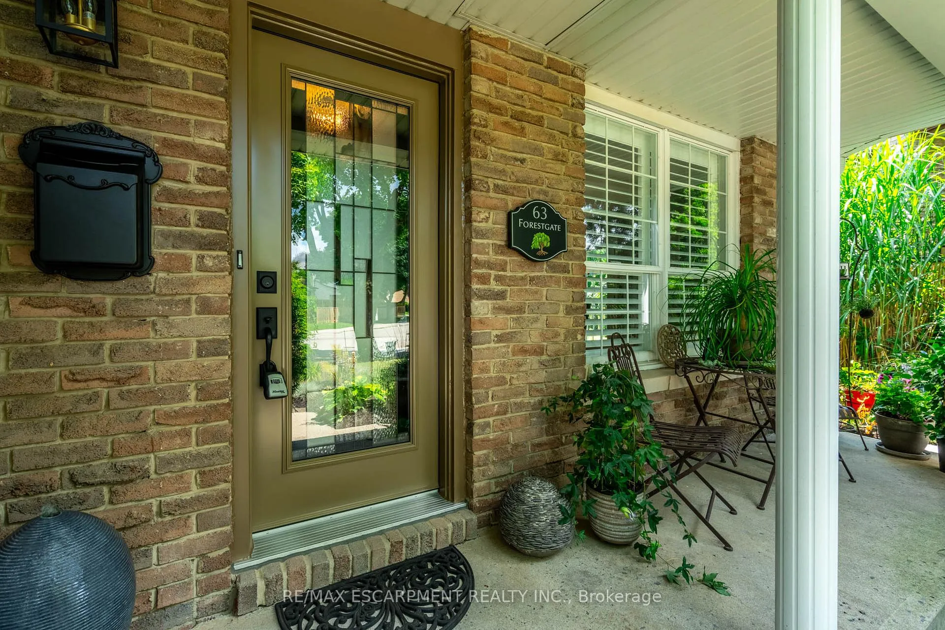 Photo 3 of 63 Forestgate Drive, Hamilton, Fessenden — HOMEH