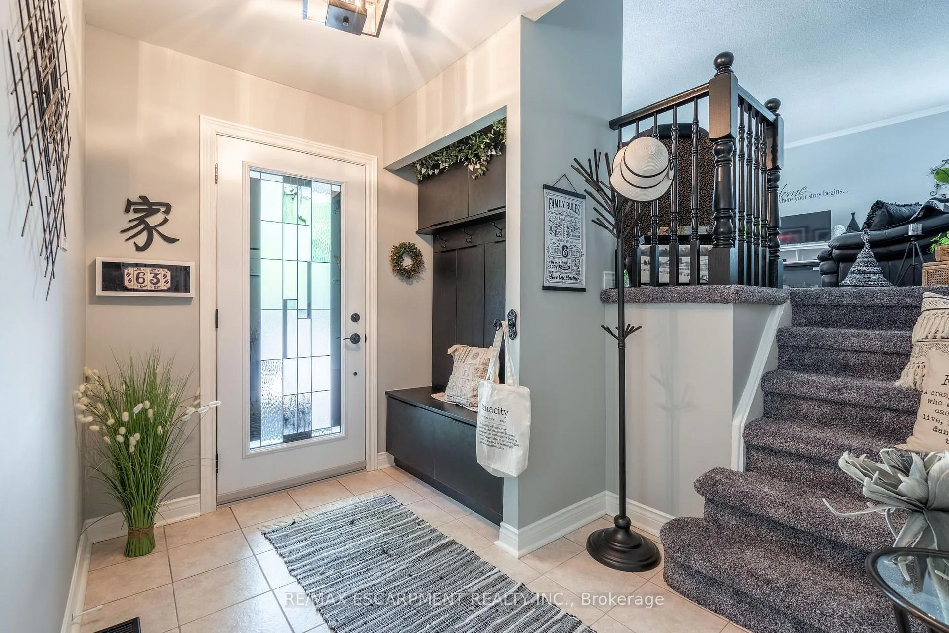 Photo 4 of 63 Forestgate Drive, Hamilton, Fessenden — HOMEH