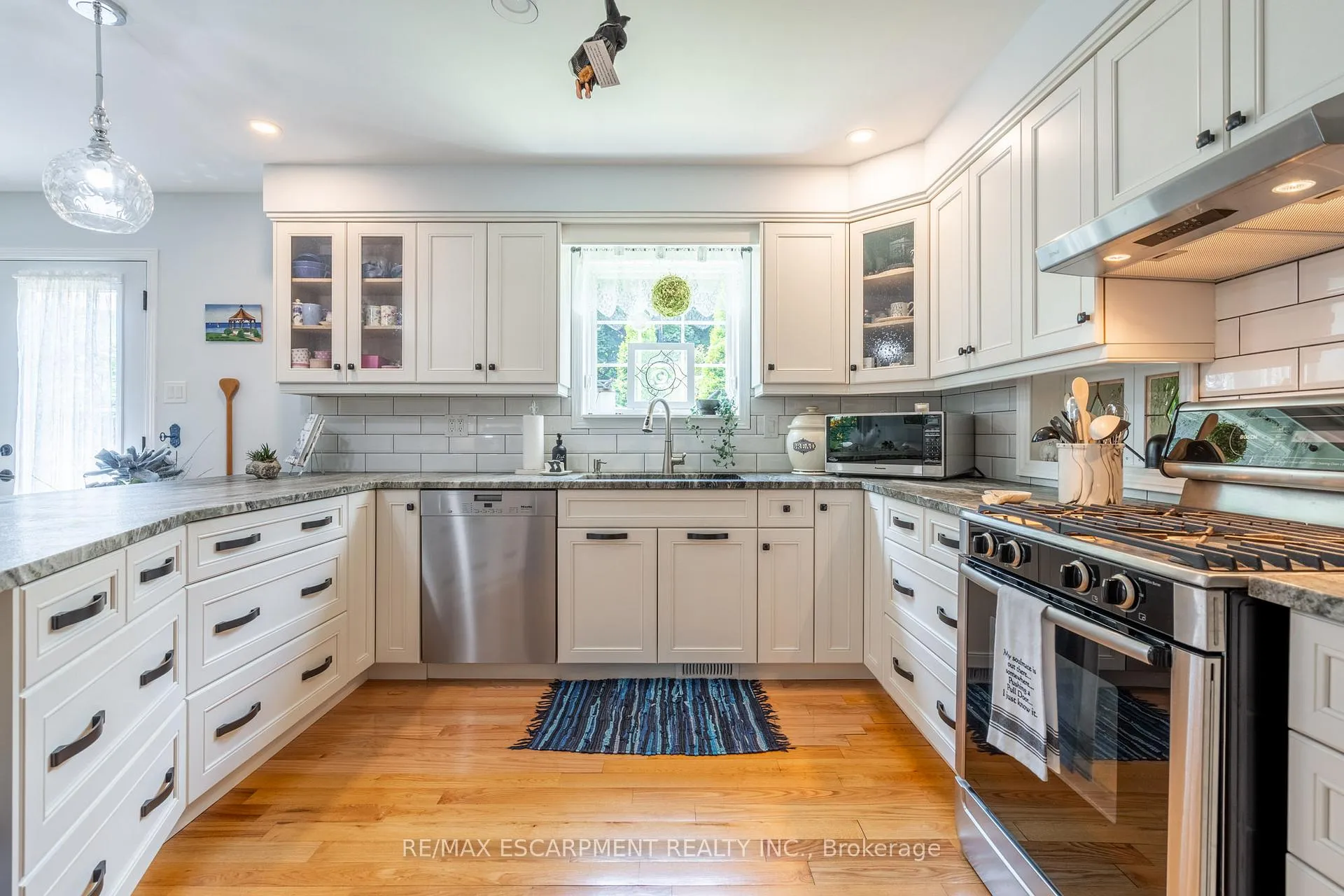 Photo 6 of 63 Forestgate Drive, Hamilton, Fessenden — HOMEH