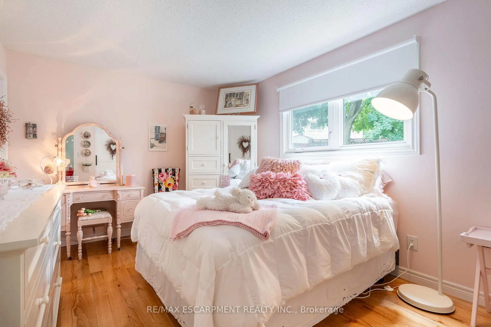 Photo 17 of 63 Forestgate Drive, Hamilton, Fessenden — HOMEH