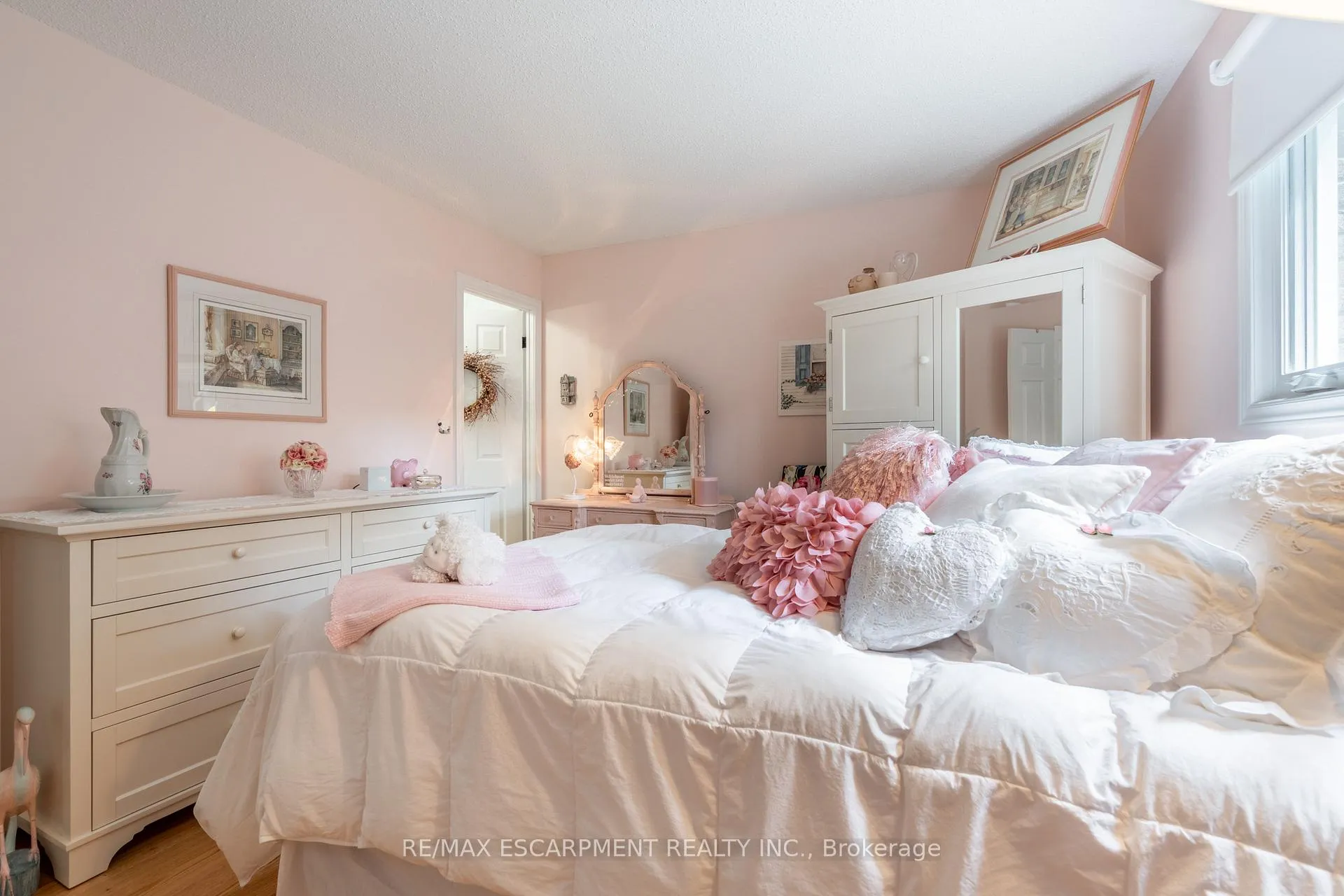 Photo 18 of 63 Forestgate Drive, Hamilton, Fessenden — HOMEH