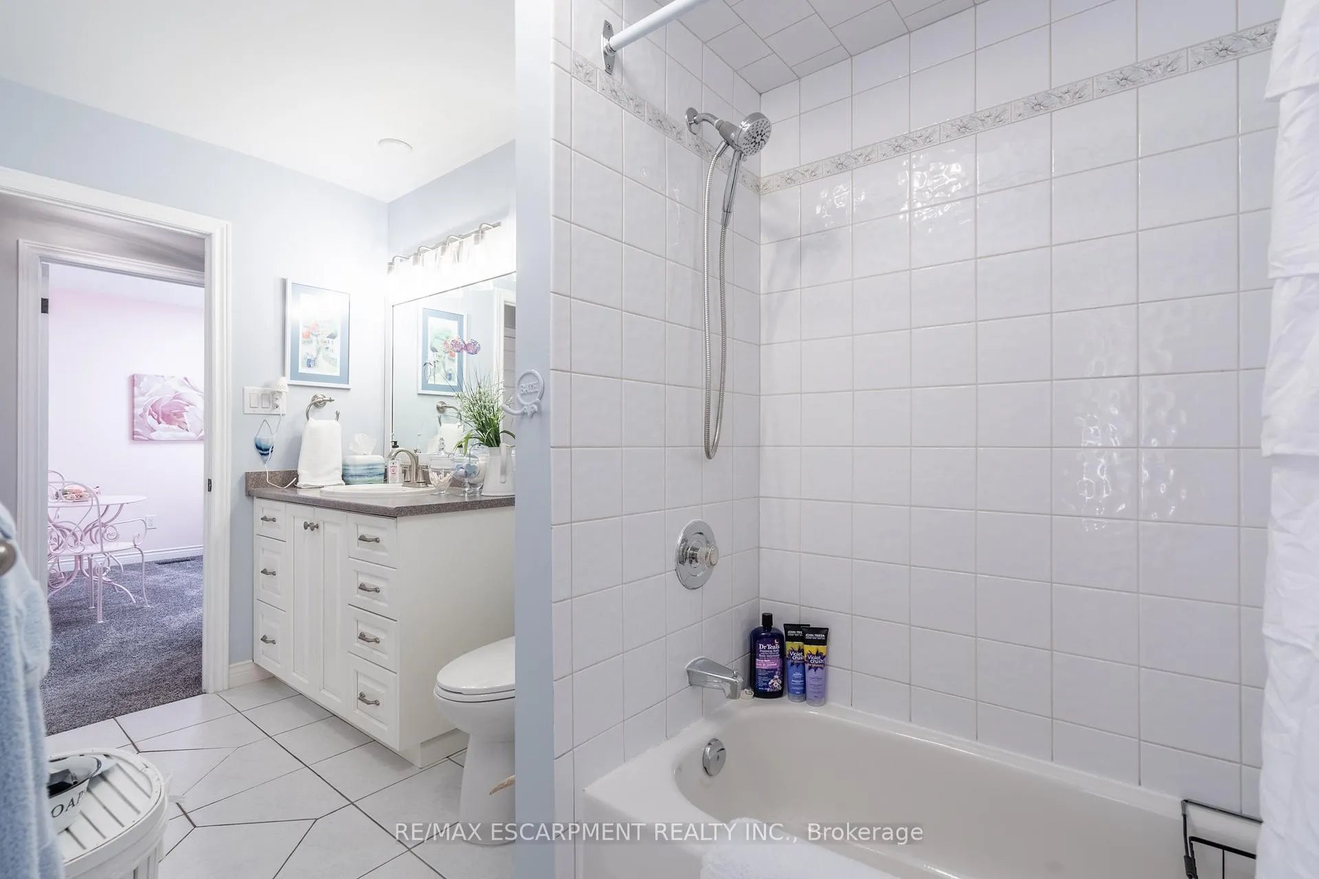 Photo 19 of 63 Forestgate Drive, Hamilton, Fessenden — HOMEH