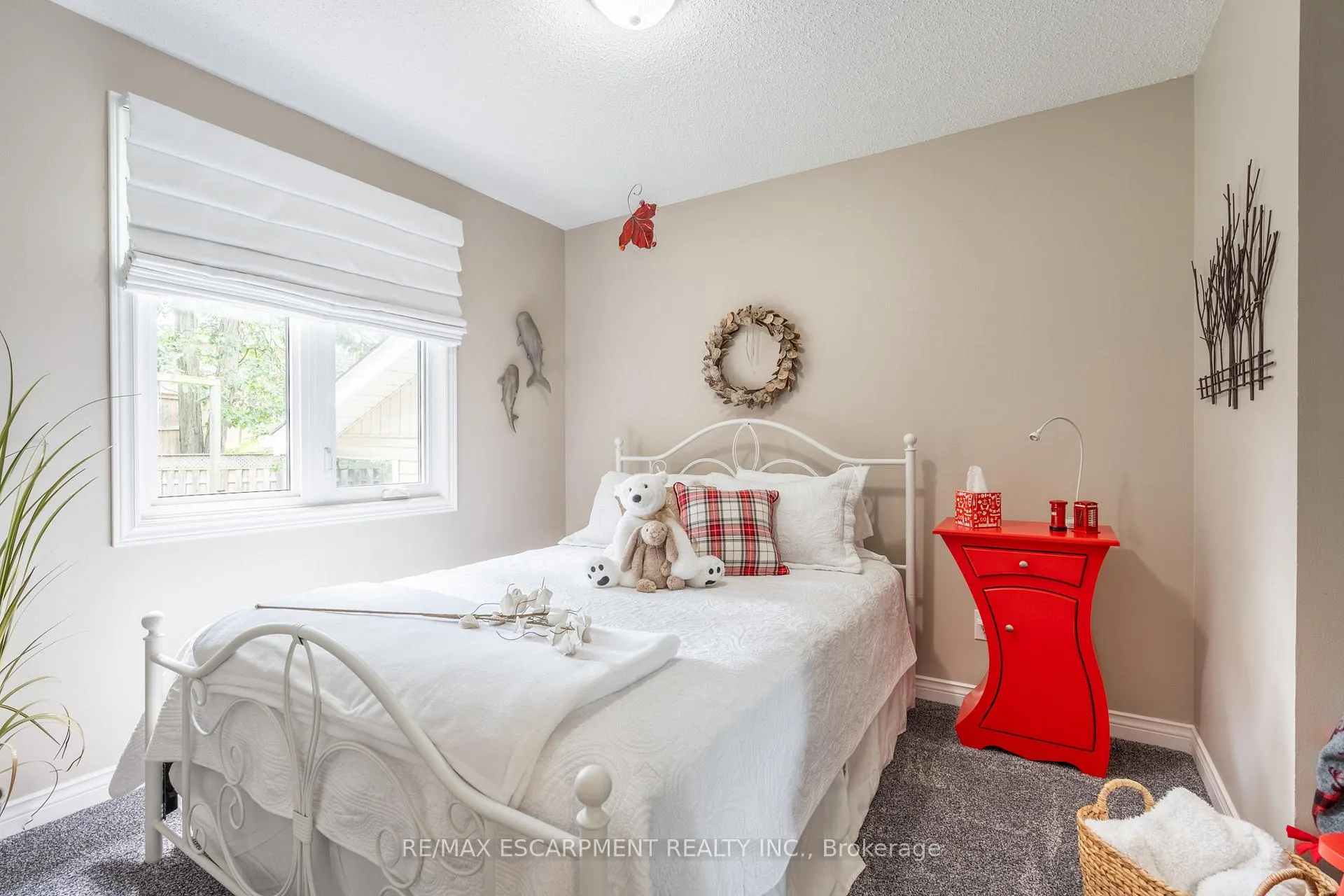 Photo 22 of 63 Forestgate Drive, Hamilton, Fessenden — HOMEH
