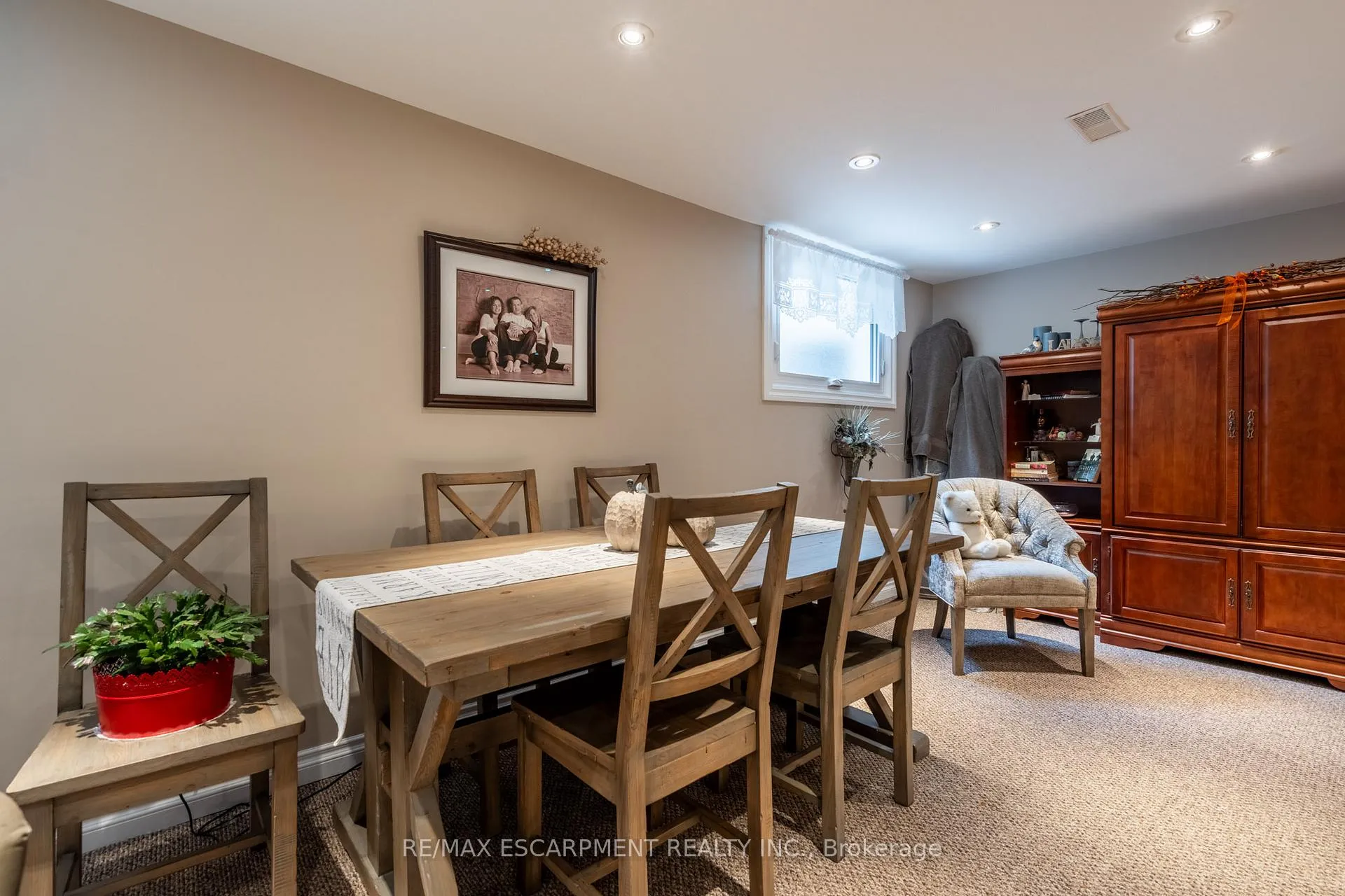 Photo 29 of 63 Forestgate Drive, Hamilton, Fessenden — HOMEH