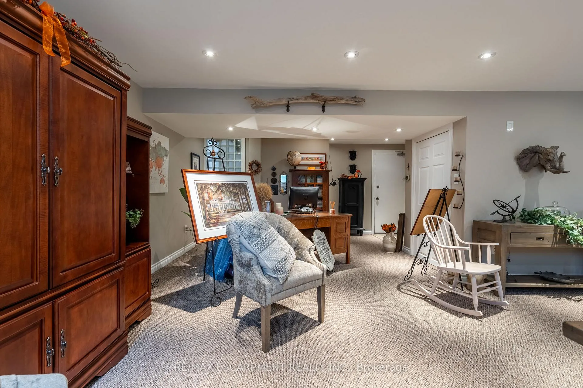 Photo 30 of 63 Forestgate Drive, Hamilton, Fessenden — HOMEH