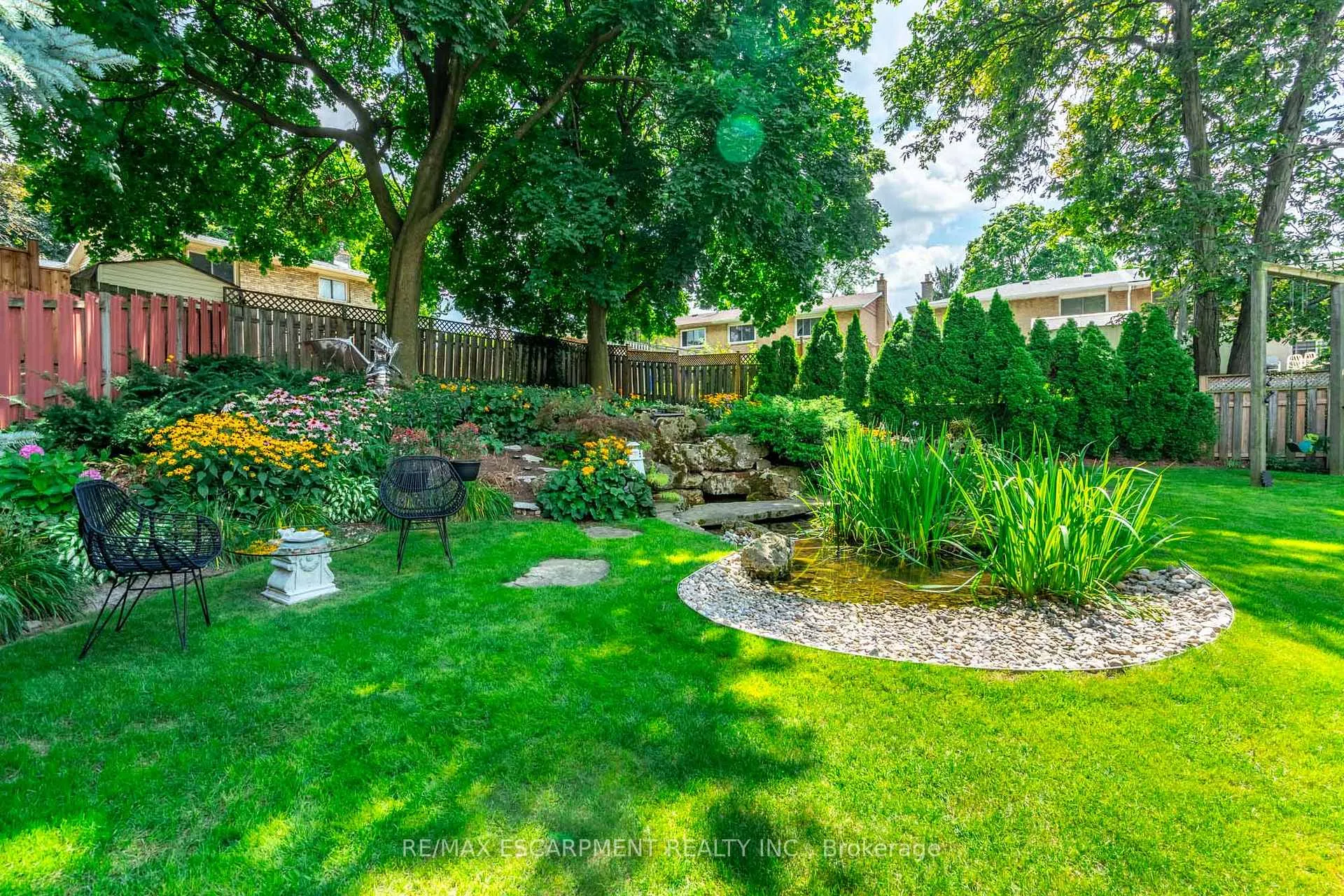 Photo 35 of 63 Forestgate Drive, Hamilton, Fessenden — HOMEH