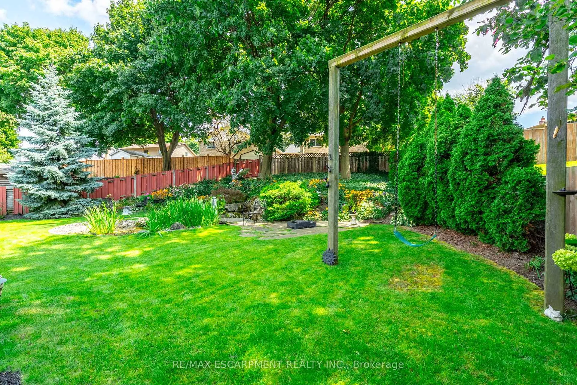 Photo 37 of 63 Forestgate Drive, Hamilton, Fessenden — HOMEH