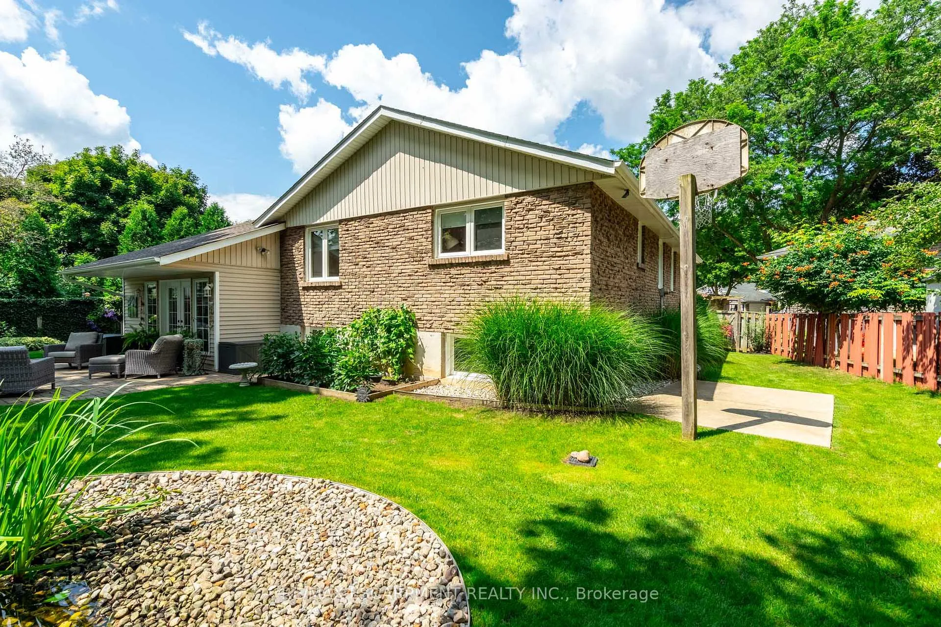Photo 38 of 63 Forestgate Drive, Hamilton, Fessenden — HOMEH