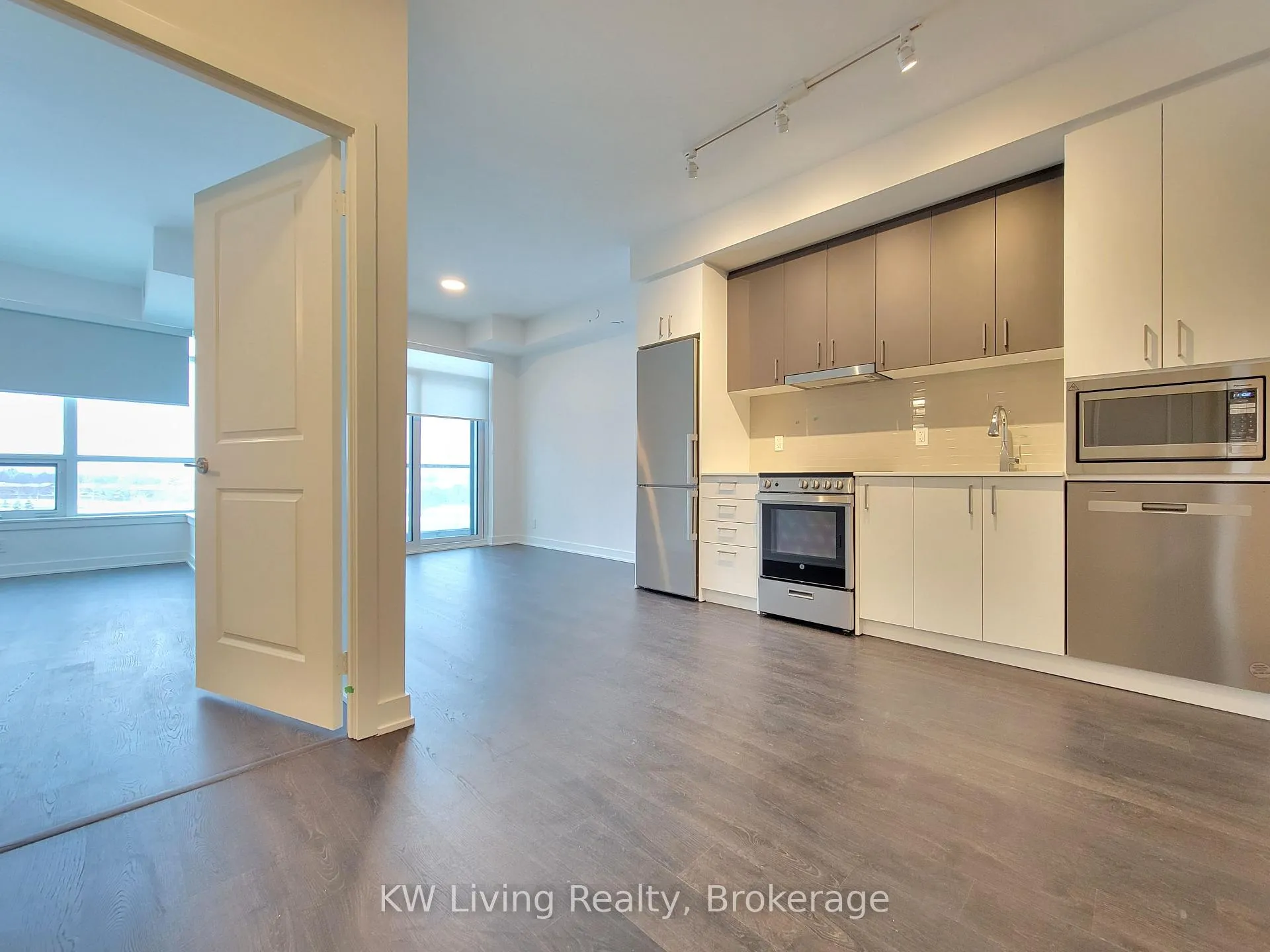 Photo 2 of Unit 530, 50 Upper Mall Way, Vaughan, Brownridge — HOMEH
