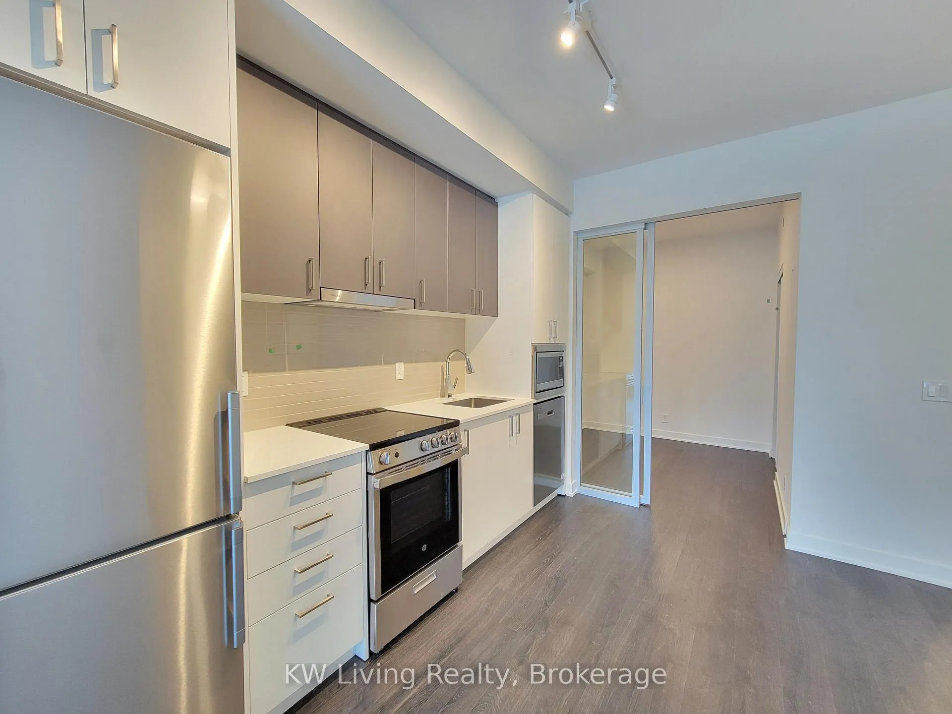 Photo 6 of Unit 530, 50 Upper Mall Way, Vaughan, Brownridge — HOMEH