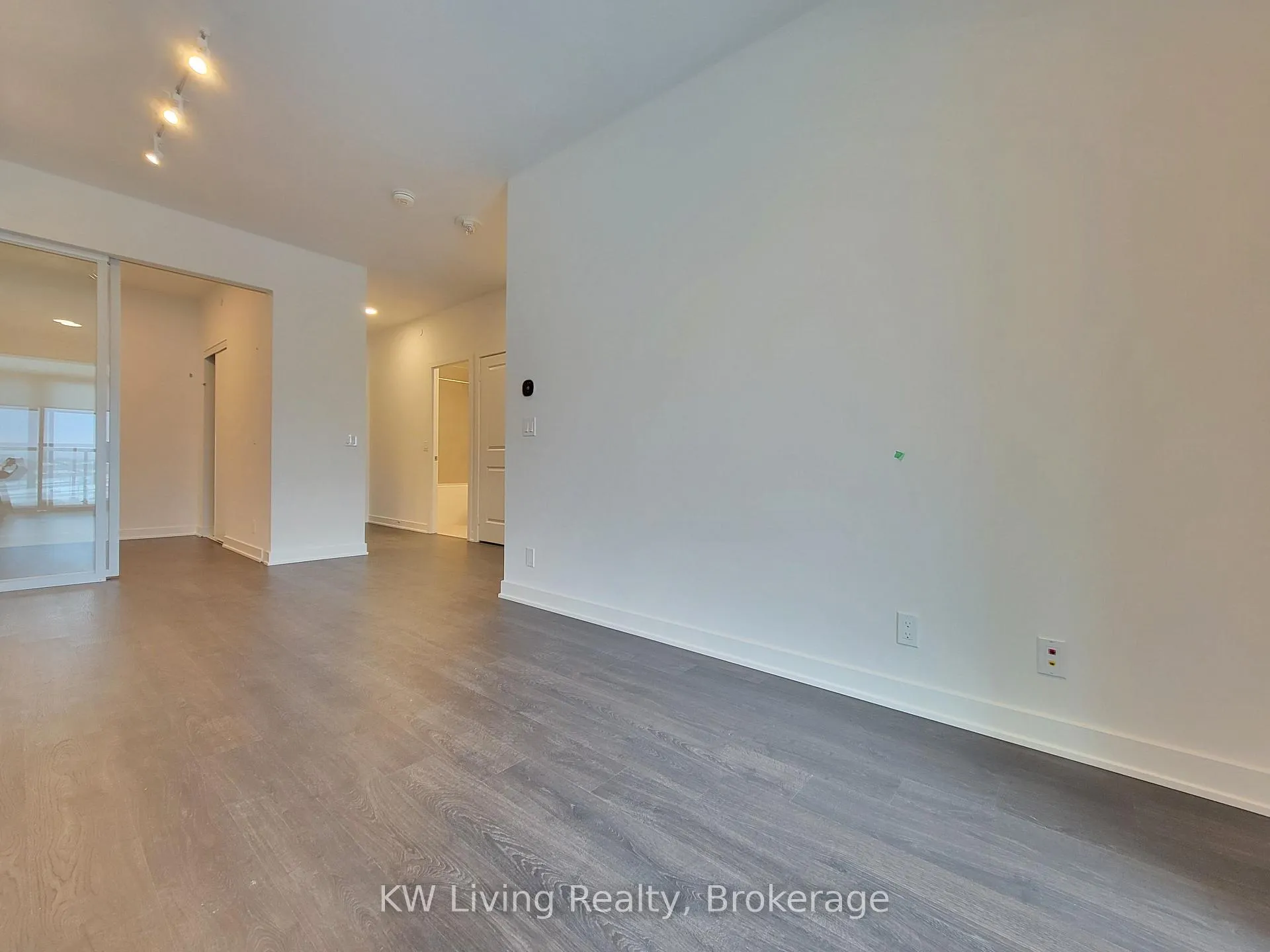 Photo 7 of Unit 530, 50 Upper Mall Way, Vaughan, Brownridge — HOMEH