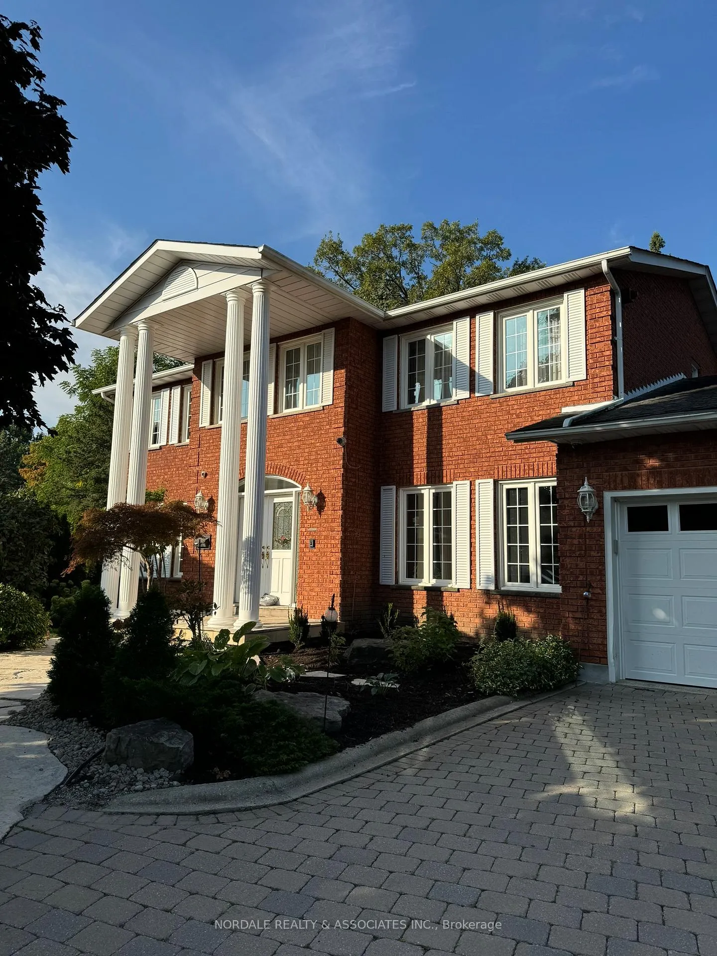 Photo 2 of 29 Whiffletree Court, Vaughan, East Woodbridge — HOMEH