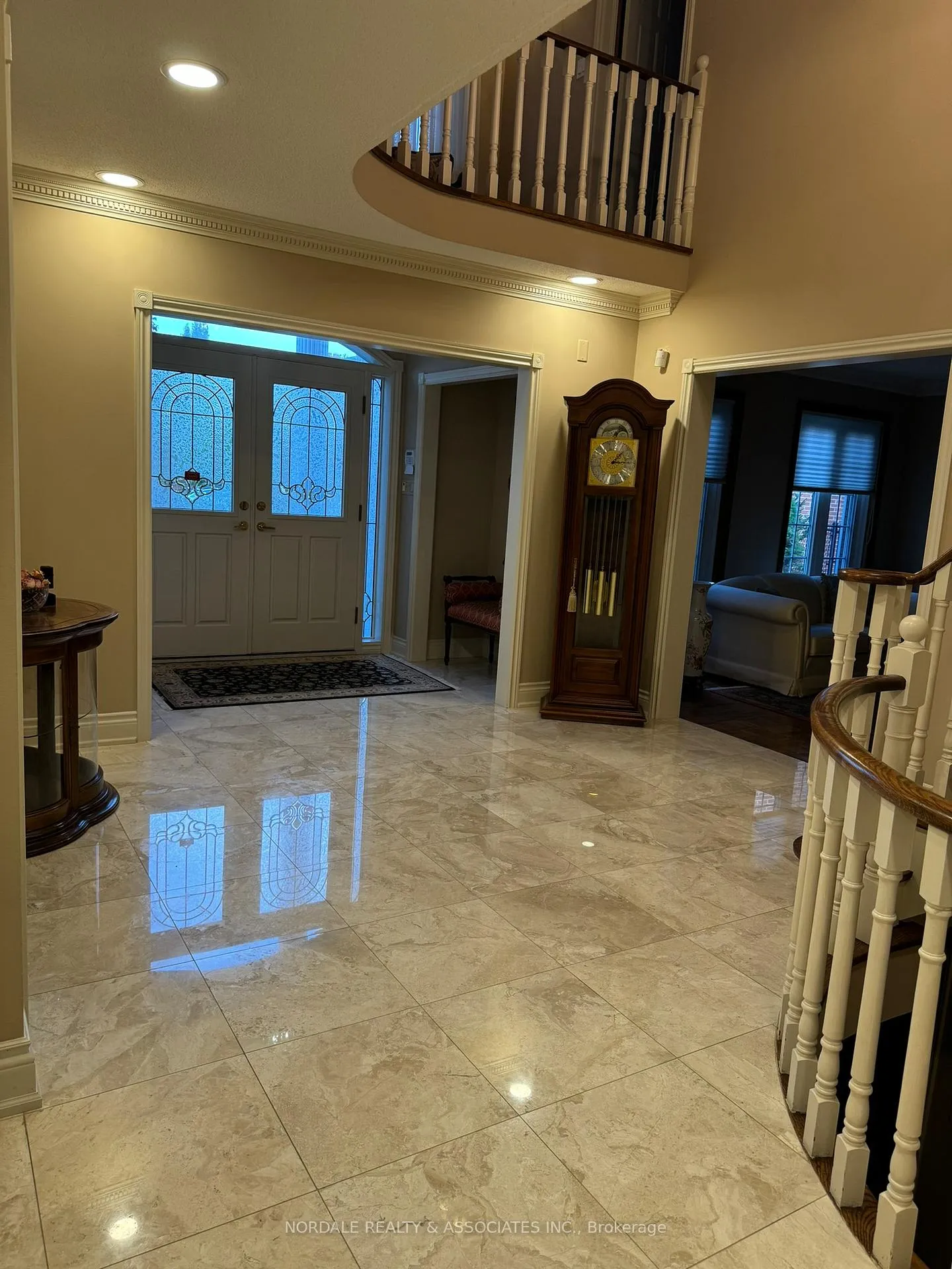 Photo 3 of 29 Whiffletree Court, Vaughan, East Woodbridge — HOMEH