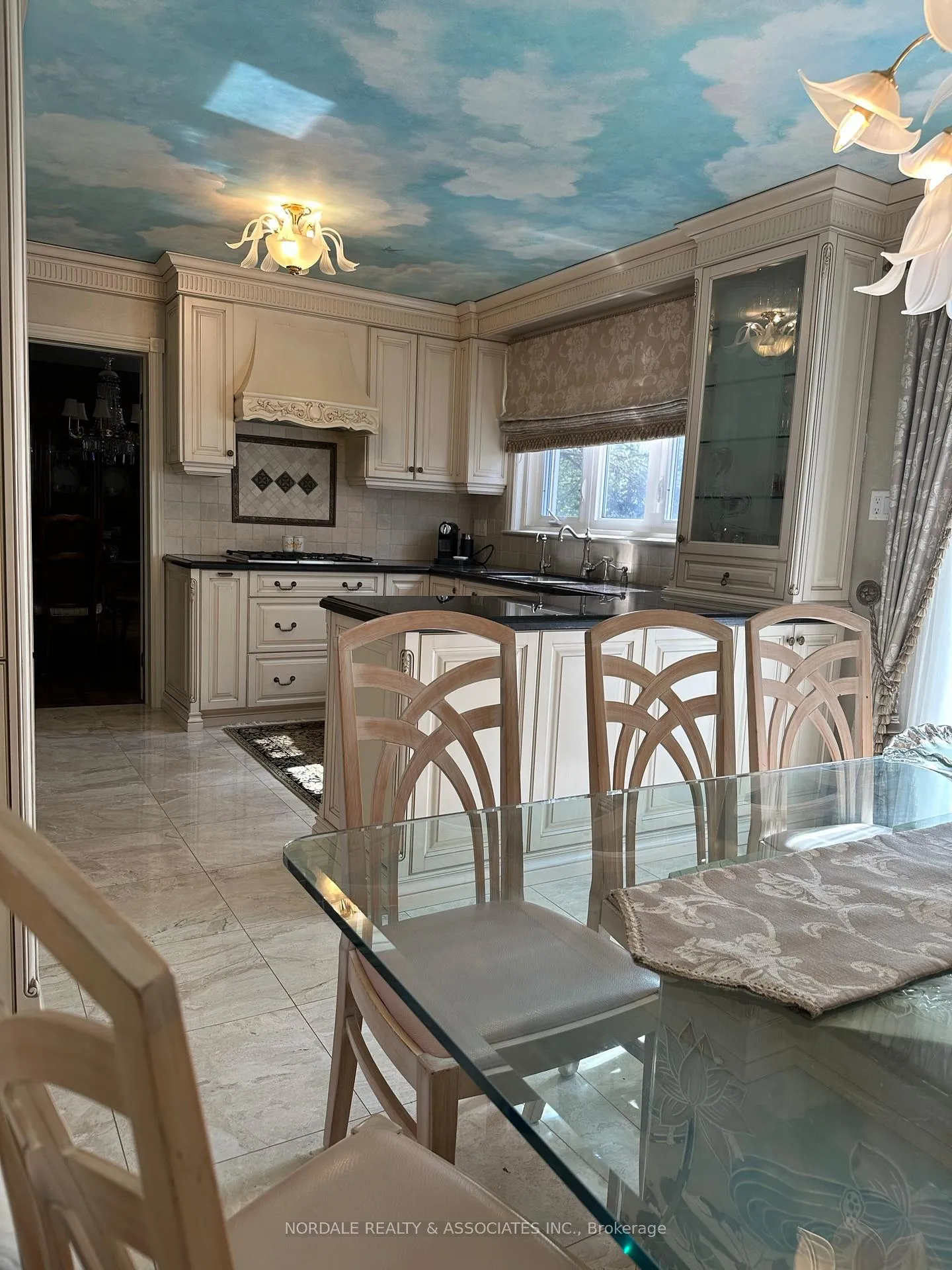 Photo 5 of 29 Whiffletree Court, Vaughan, East Woodbridge — HOMEH