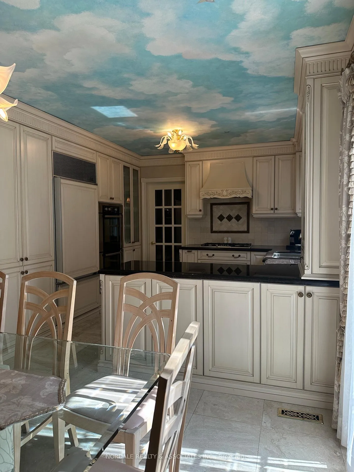 Photo 6 of 29 Whiffletree Court, Vaughan, East Woodbridge — HOMEH