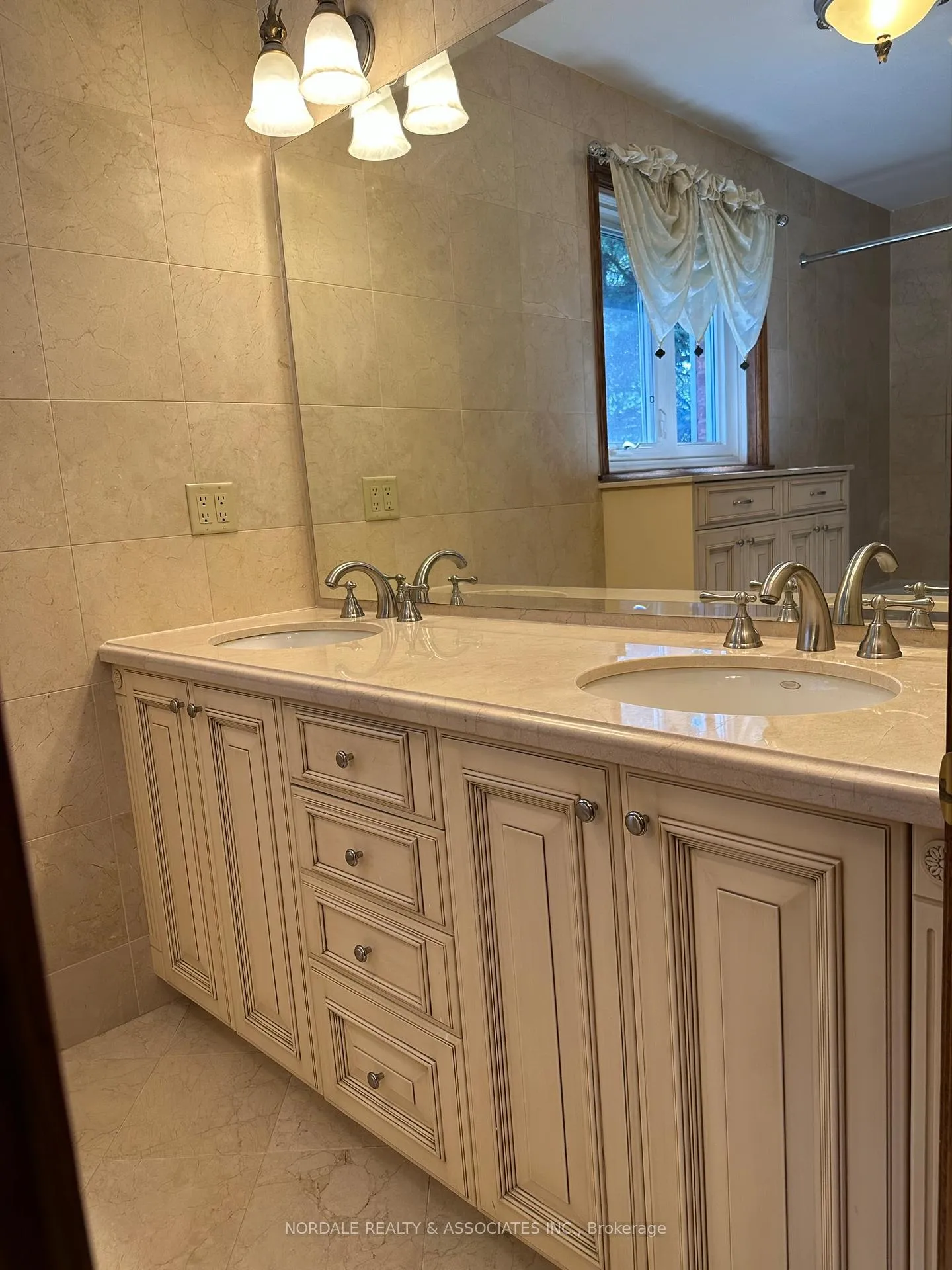 Photo 25 of 29 Whiffletree Court, Vaughan, East Woodbridge — HOMEH