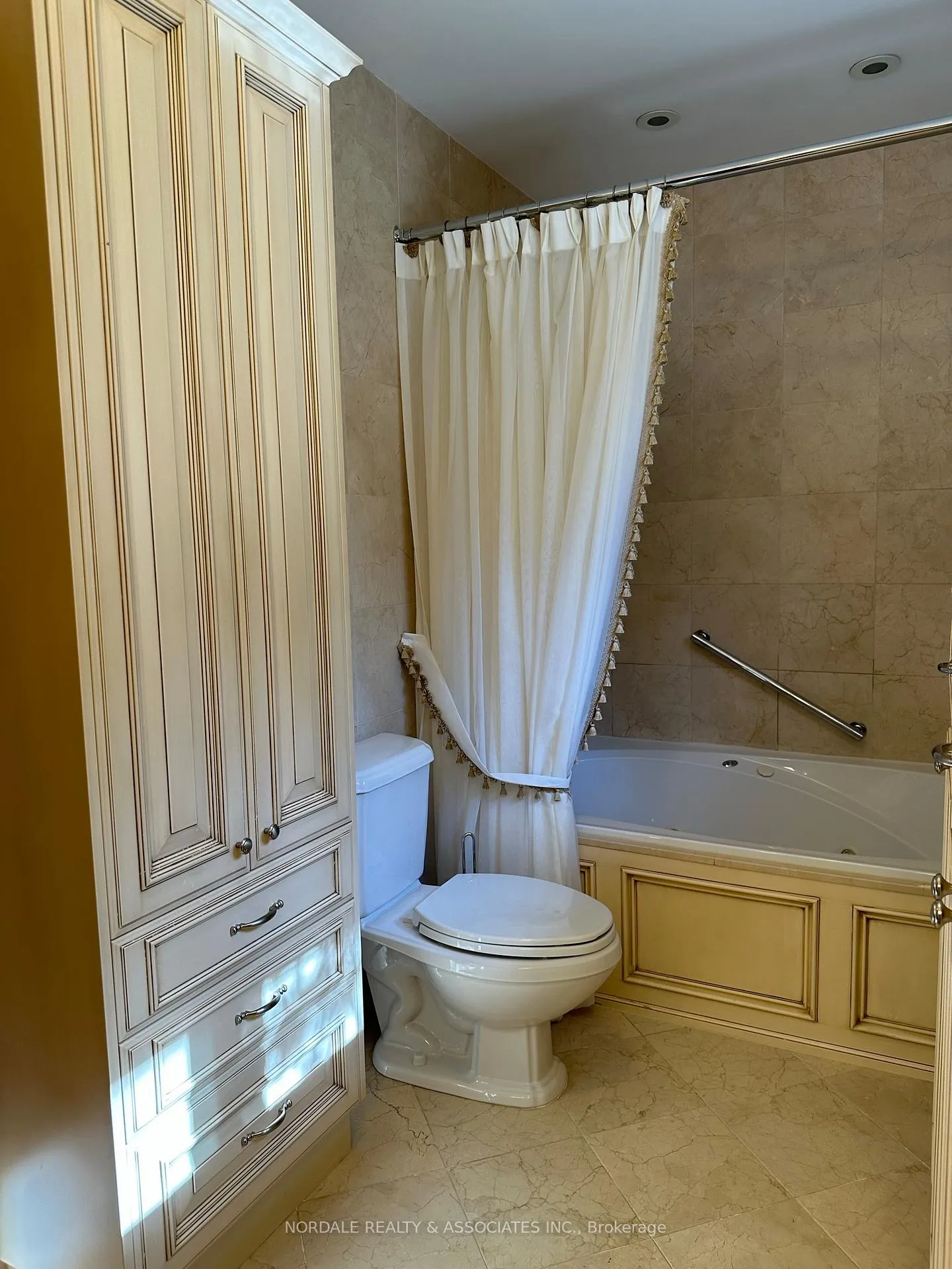 Photo 26 of 29 Whiffletree Court, Vaughan, East Woodbridge — HOMEH