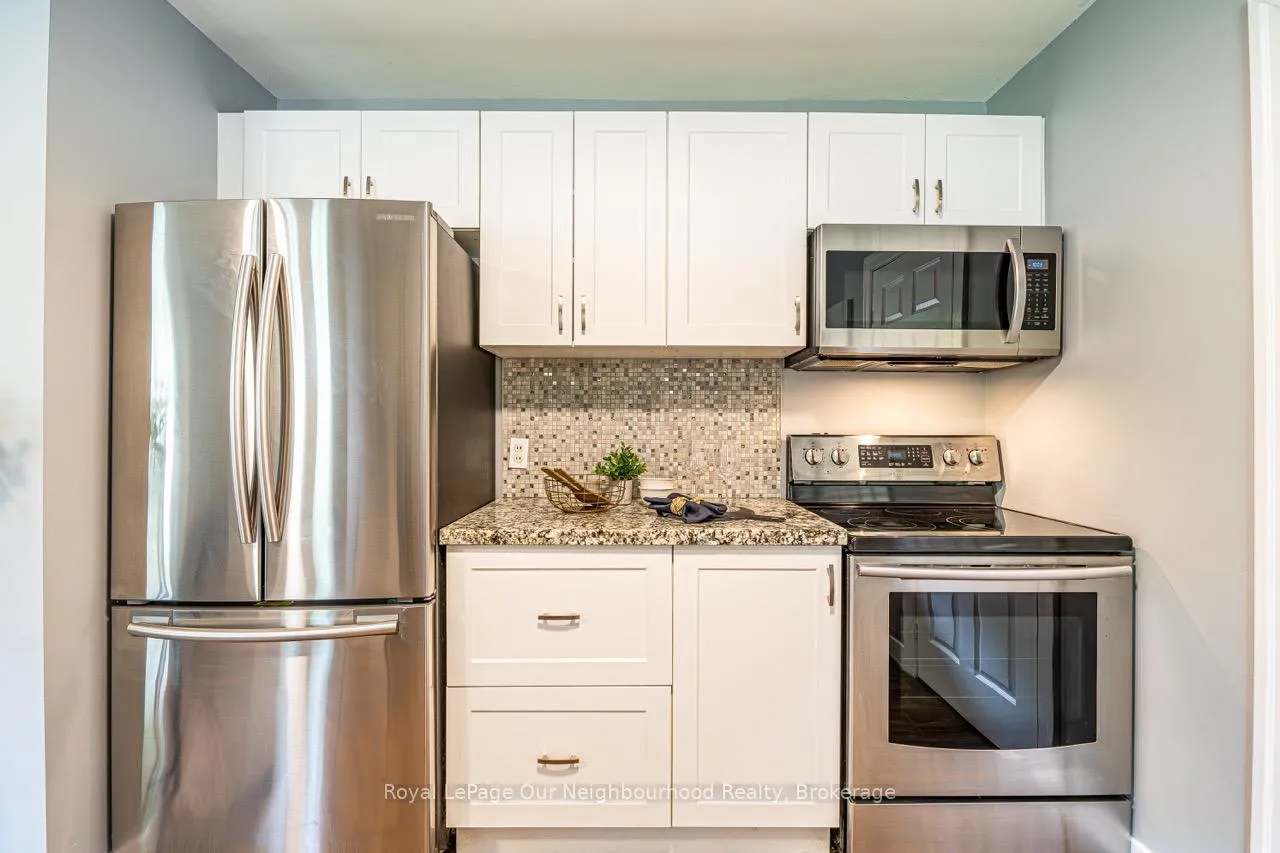 Photo 4 of Unit Upper, 741 Maryland Avenue, Peterborough, Otonabee Ward 1 — HOMEH