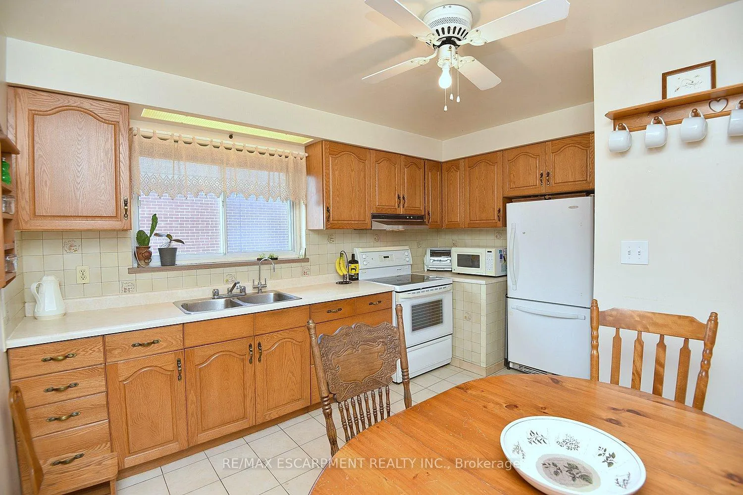 Photo 8 of 57 Cameo Avenue, Hamilton, Macassa — HOMEH