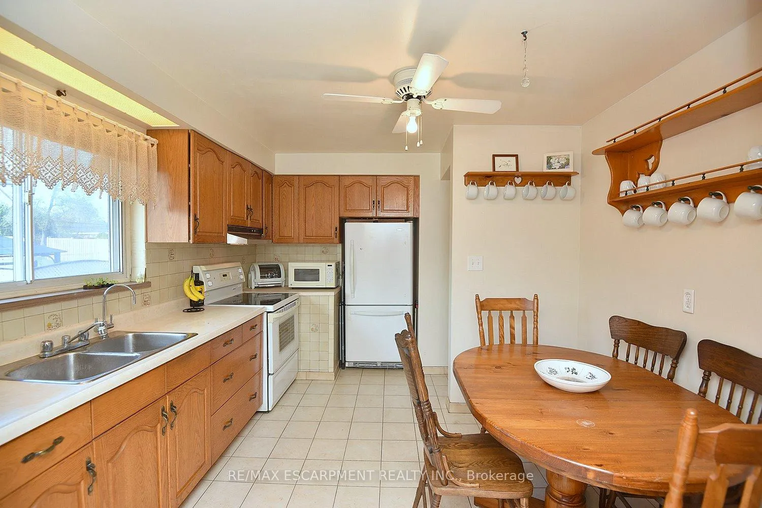 Photo 9 of 57 Cameo Avenue, Hamilton, Macassa — HOMEH