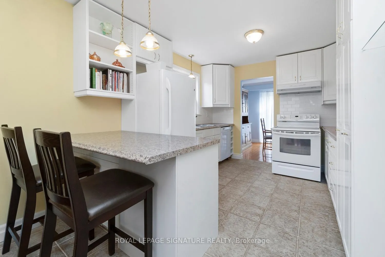 Photo 3 of 581 Stonebridge Lane N, Pickering, West Shore — HOMEH