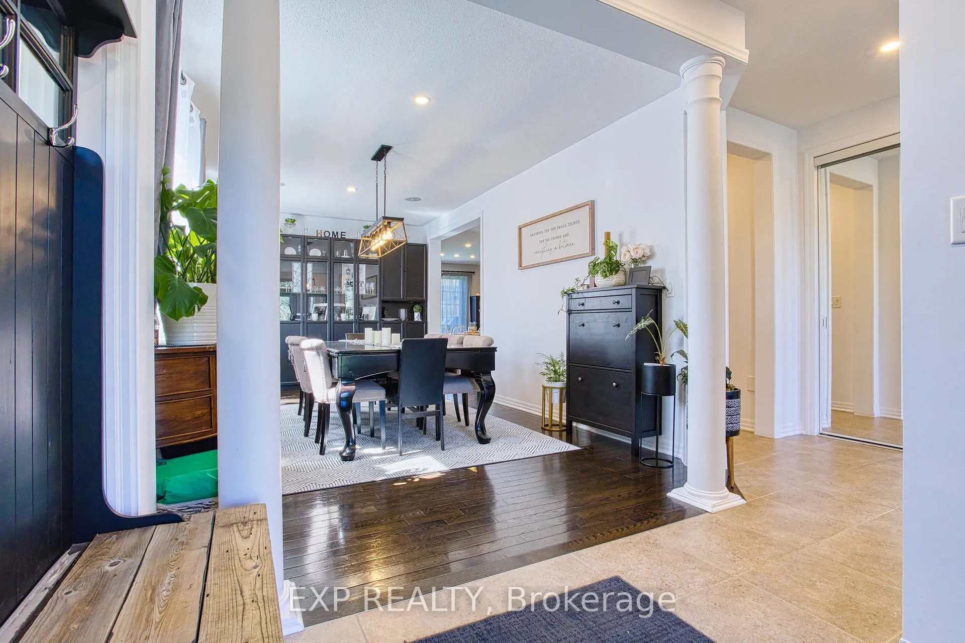 Photo 5 of 261 Montreal Circle, Hamilton, Stoney Creek — HOMEH