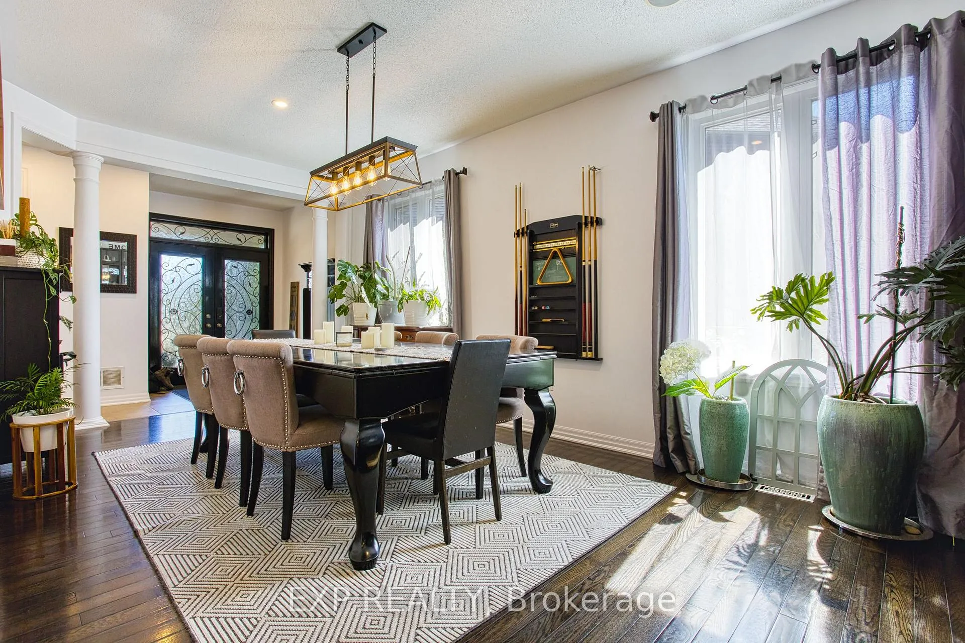 Photo 7 of 261 Montreal Circle, Hamilton, Stoney Creek — HOMEH