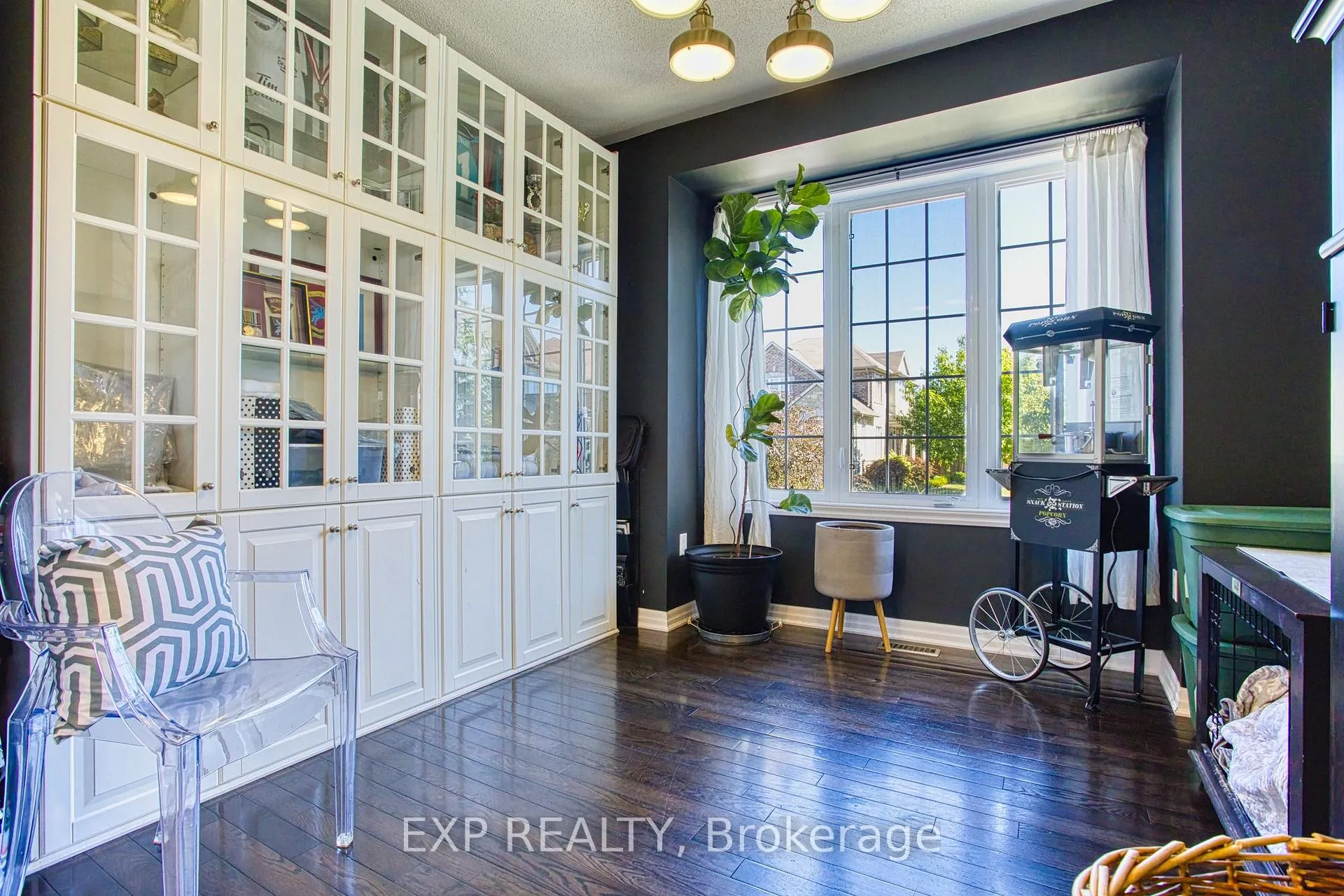 Photo 8 of 261 Montreal Circle, Hamilton, Stoney Creek — HOMEH