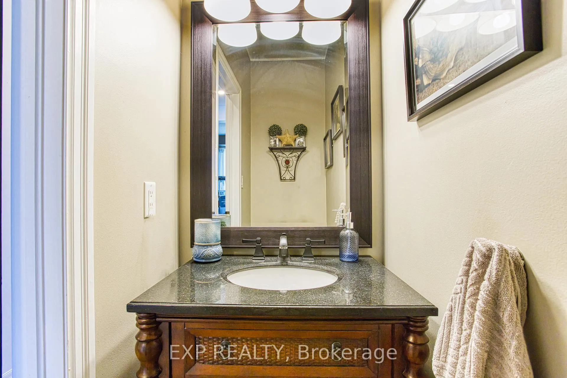 Photo 9 of 261 Montreal Circle, Hamilton, Stoney Creek — HOMEH