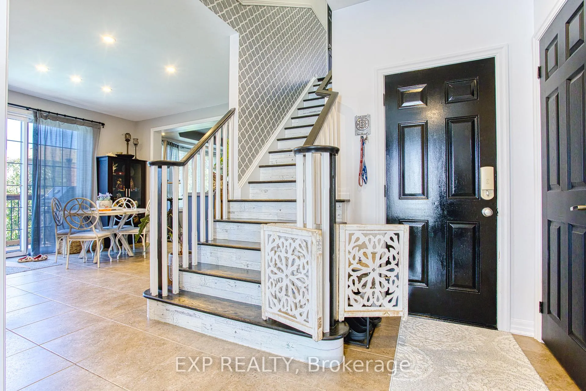 Photo 10 of 261 Montreal Circle, Hamilton, Stoney Creek — HOMEH
